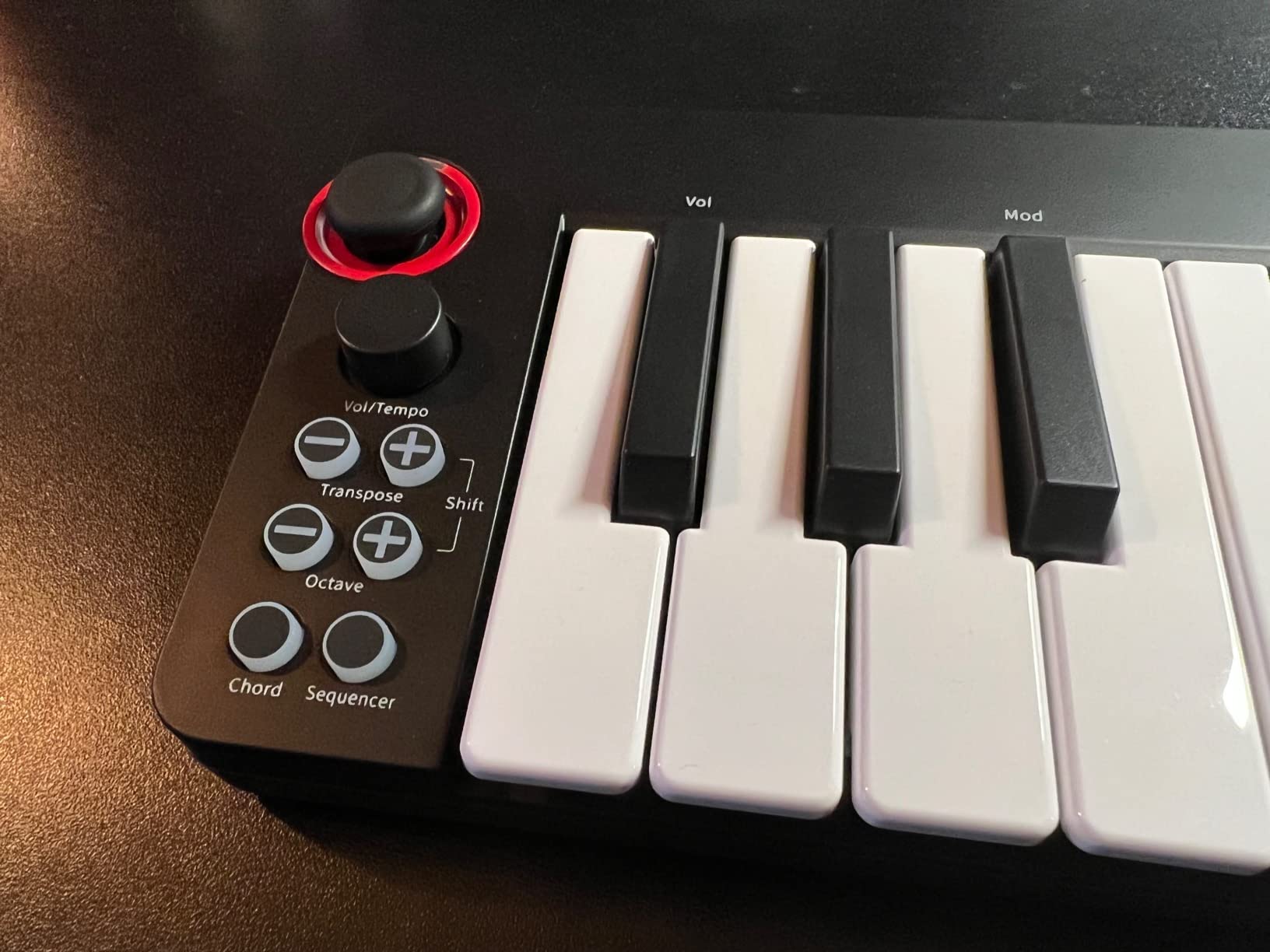 Donner Mini MIDI Keyboard, N-25 25 Key MIDI Controller for Beginner with Velocity-Sensitive Mini Keys&Light-up Rocker&Music Production Software, Small Controlador MIDI with 40 Teaching Courses Customer Review Donner Mini MIDI Keyboard, N-25 25 Key MIDI Controller for Beginner with Velocity-Sensitive Mini Keys&Light-up Rocker&Music Production Software, Small Controlador MIDI with 40 Teaching Courses - Customer Photo 3