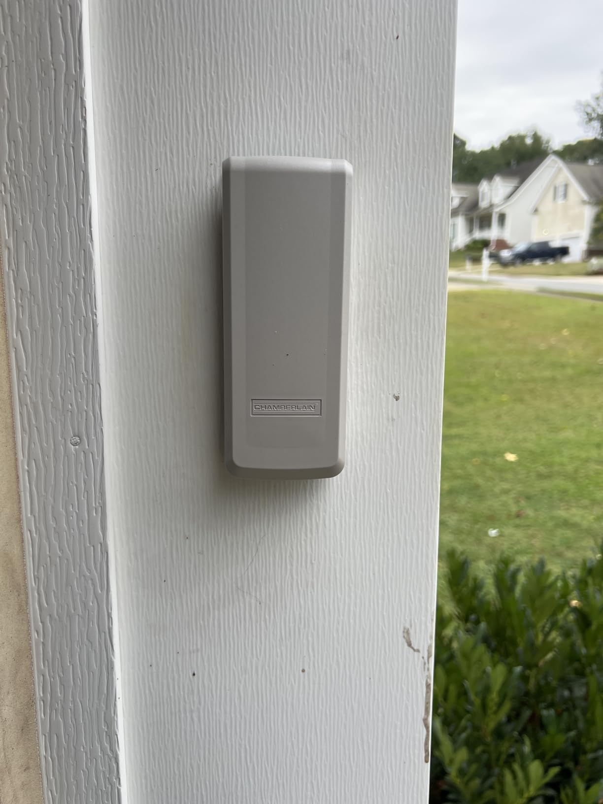 myQ Smart Garage Door Video Keypad with Wide-Angle Camera,Customizable PIN Codes,and Smartphone Control–Take Charge of Your Garage Access Works with Chamberlain, LiftMaster and Craftsman openers,White - Customer Photo 2