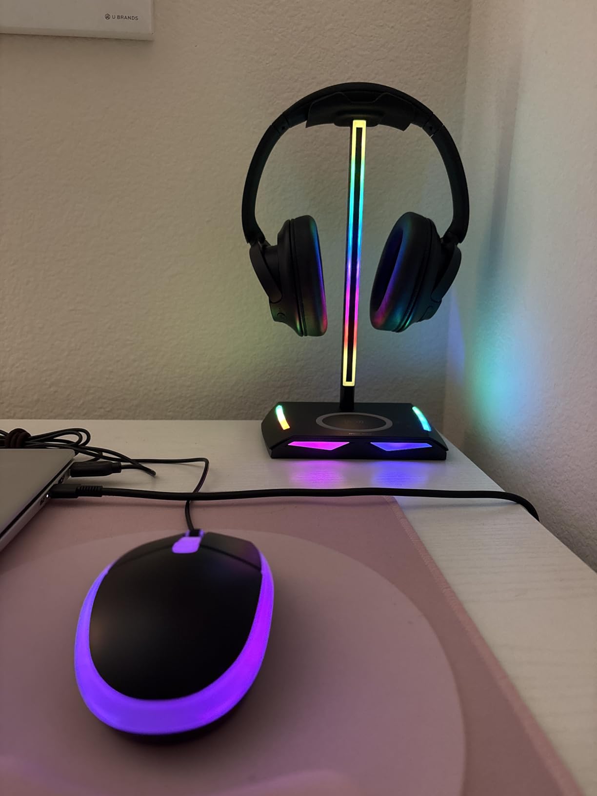 New Bee RGB Headphone Stand with 2 USB-C & 1 USB Charging Ports, Desk Gaming Headset Holder with 7 Light Modes and Non-Slip Rubber Base Suitable for All Earphone Accessories - Customer Photo 1