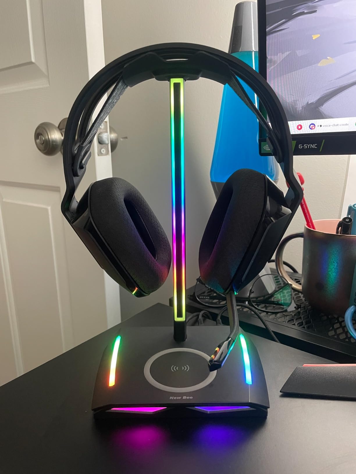 New Bee RGB Headphone Stand with 2 USB-C & 1 USB Charging Ports, Desk Gaming Headset Holder with 7 Light Modes and Non-Slip Rubber Base Suitable for All Earphone Accessories - Customer Photo 3
