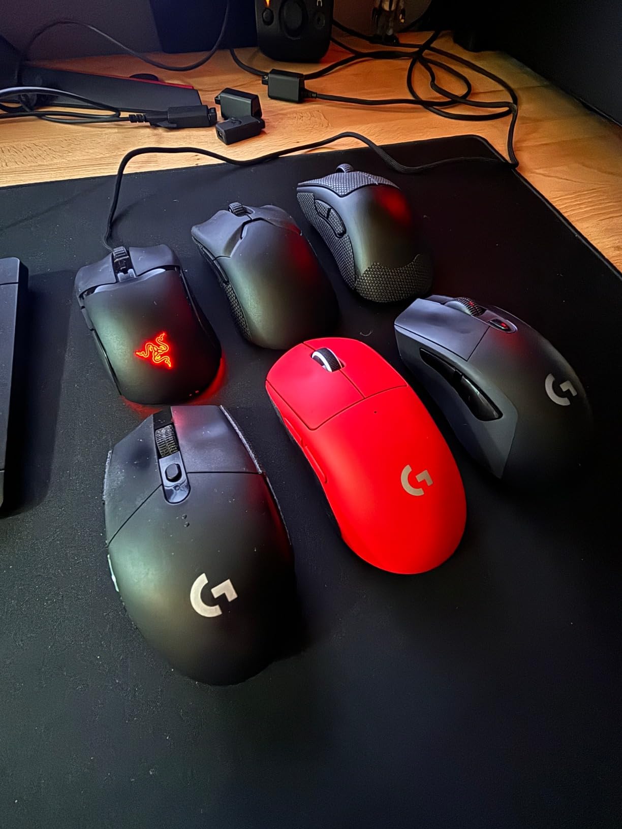 Razer Cobra Wired Gaming Mouse: 58g Lightweight Design - Gen-3 Optical Switches - Chroma RGB Lighting with Underglow - Precise 8500 DPI Optical Sensor - 100% PTFE Mouse Feet - Speedflex Cable - Black - Customer Photo 3