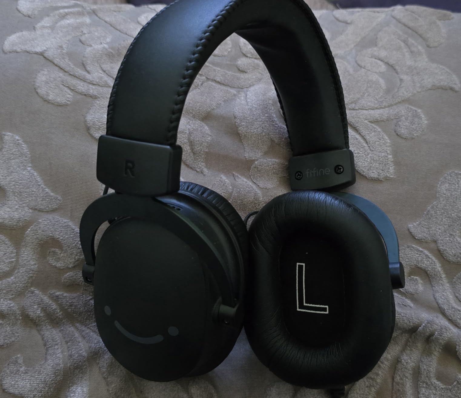 FIFINE USB PC Gaming Headset with 3.5mm Audio Jack, Detachable Microphone, 7.1 Surround Sound, Volume Control, Streaming Over-Ear Wired Headphones for Computer, PS5, Controller, Xbox-H9 White Customer Review FIFINE USB PC Gaming Headset with 3.5mm Audio Jack, Detachable Microphone, 7.1 Surround Sound, Volume Control, Streaming Over-Ear Wired Headphones for Computer, PS5, Controller, Xbox-H9 White - Customer Photo 1