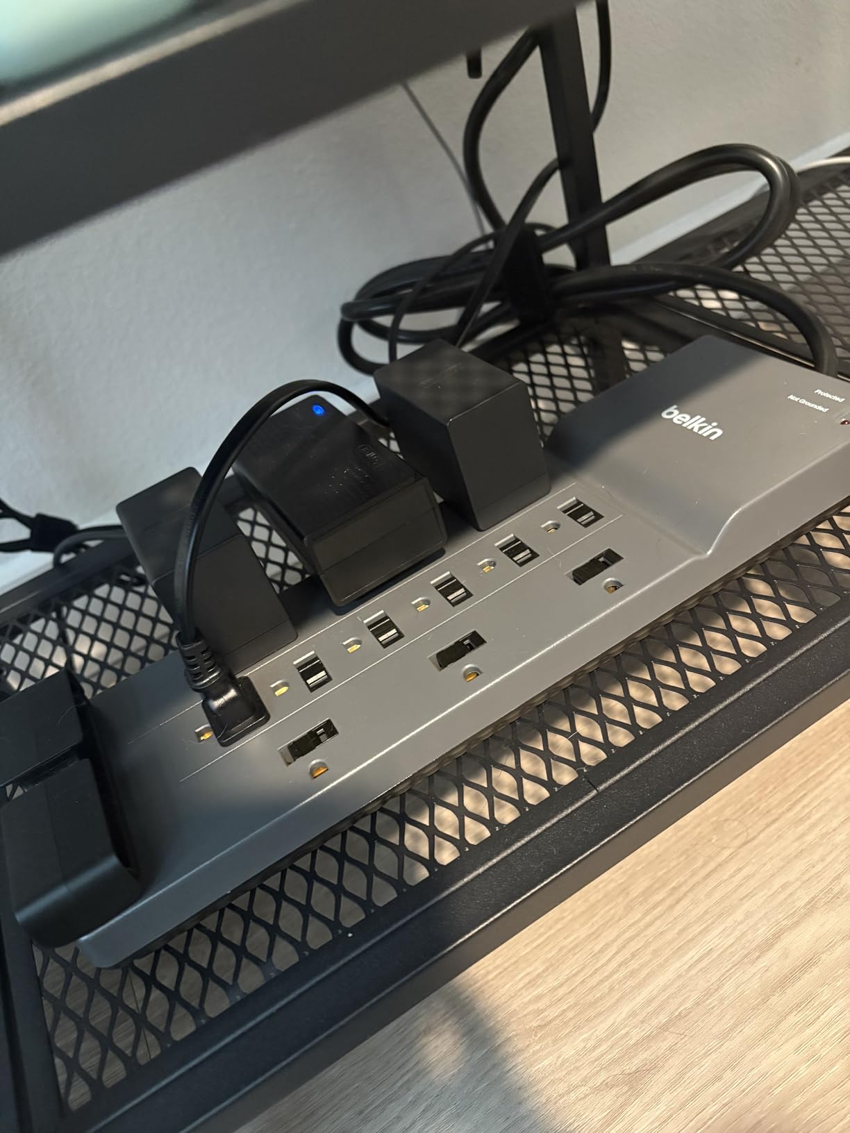 Belkin 12-Outlet Surge Protector Power Strip w/ 12 AC Outlets & 8ft Flat Plug, UL-Listed Heavy-Duty Extension Cord for Home, Office, Travel, Computer, Laptop, Charger - 3,780 Joules of Protection customer photo 1