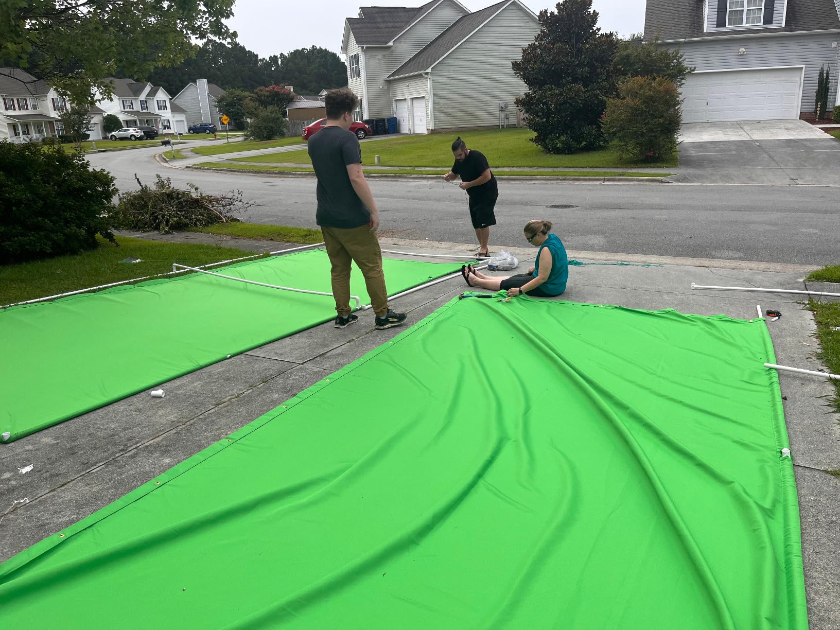 10X12ft Green Screen Backdrop for Photography, LCUIRC Chromakey Polyester Collapsible Greenscreen Background for Streaming, Photography, Zoom Meeting, Video Editing, Podcasting - Customer Photo 3