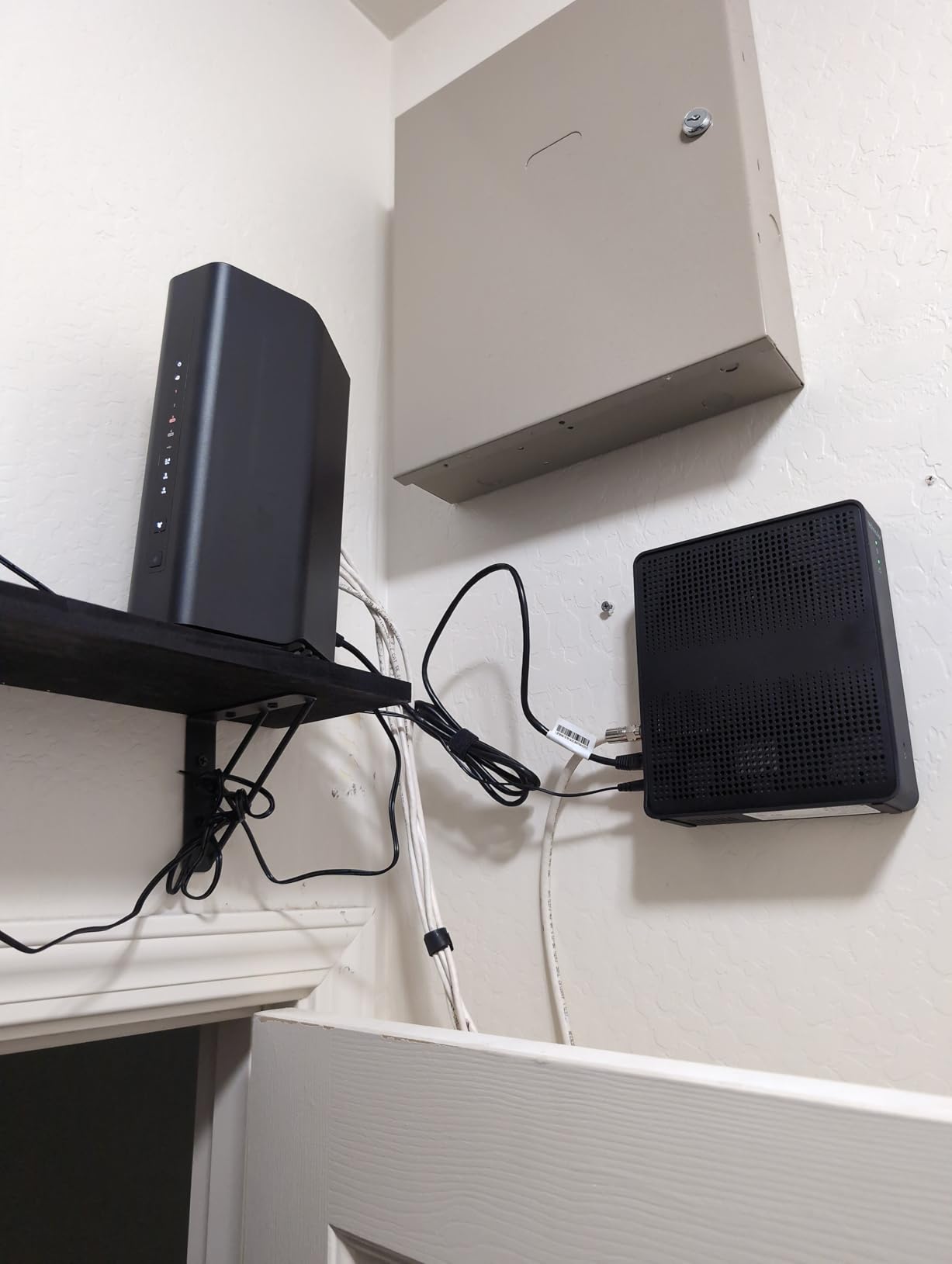 NETGEAR Nighthawk Tri-Band WiFi 7 Router (RS700S) - Router Only- BE19000 Wireless Speed (up to 19 Gbps) – 10 Gig Internet Port - Covers up to 3,500 sq. ft. – 1-Year Armor & Free Expert Help - Customer Photo 1