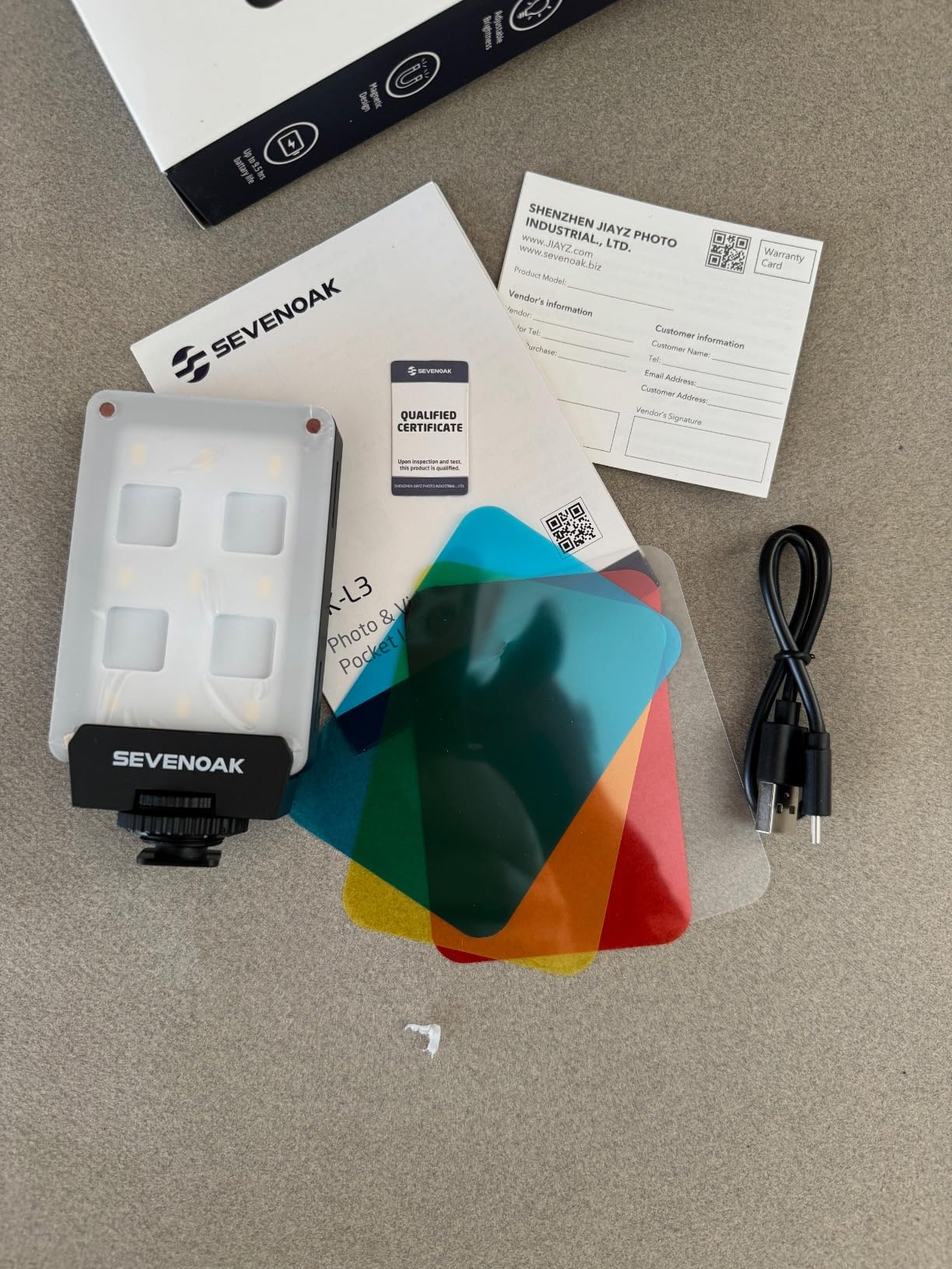 Sevenoak SK-L3 RGB Video Light, Built-in 1800mAh Rechargeable Battery for Professional DSLR Cameras, Photo Video, 9 Lamp LED Camera Light 4 Full Colors, CRI≥95 5500-6000K LED Video Light Panel (Black) - Customer Photo 2