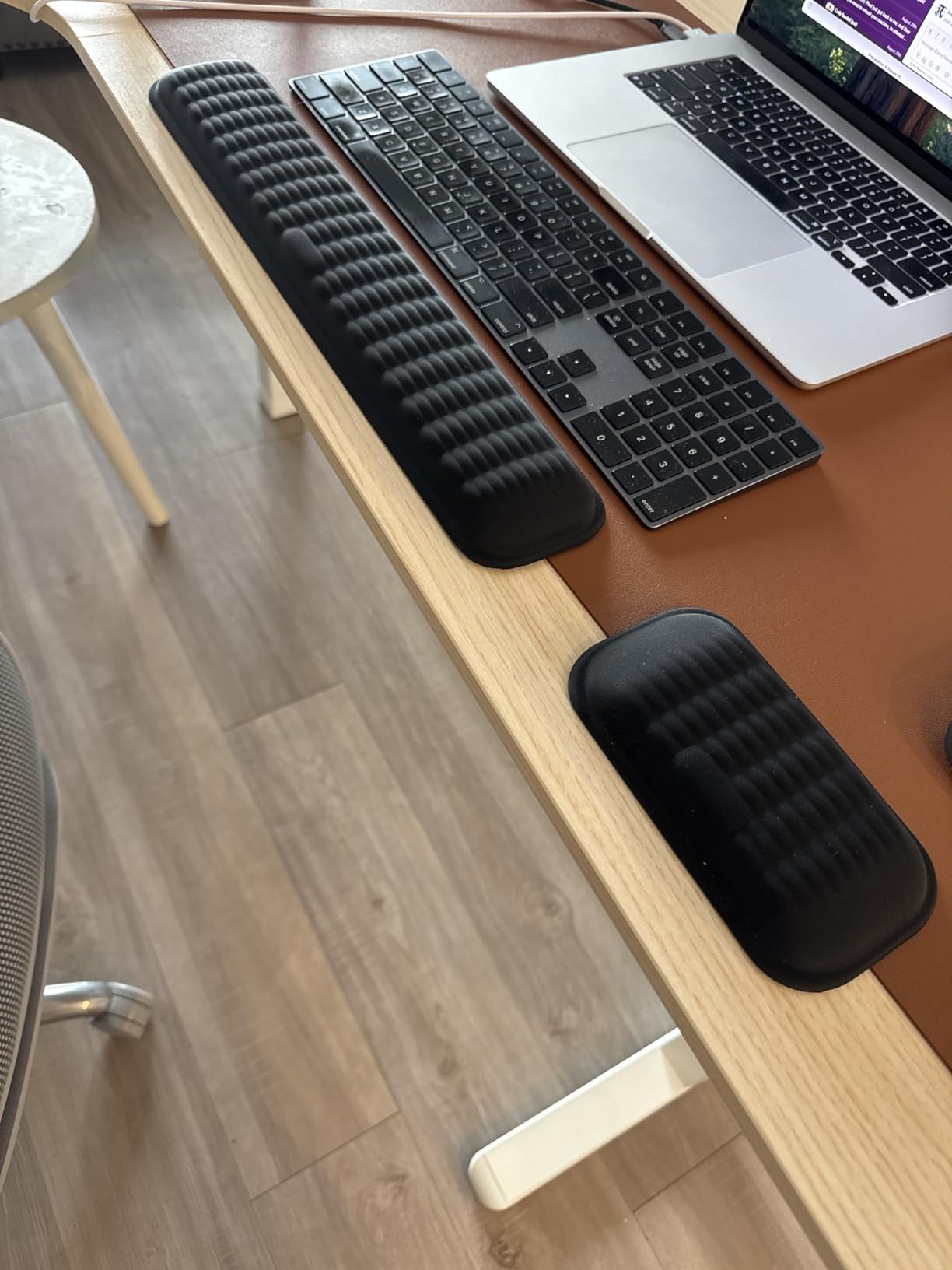 MEKASS Ergonomic Wrist Rest for Keyboard and Mouse, Soft Memory Foam Keyboard Wrist Rest Set with Non-Slip Silicone Base, Easy Typing, Pain Relief, Comfort for Office, Work, Gaming (Classic Black) - Customer Photo 1