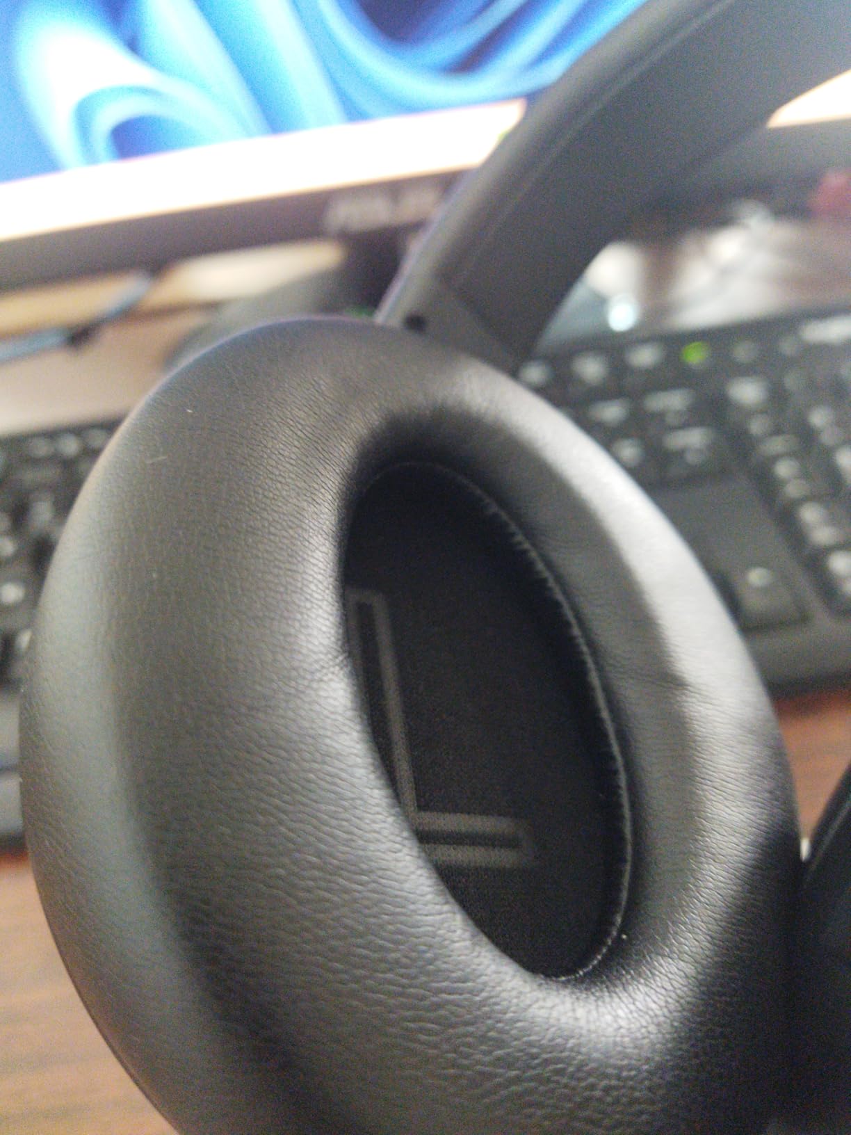 KVIDIO Active Noise Cancelling Headphones, 70 Hours Playtime Bluetooth Headphones Wireless with Microphone, Transparency Mode, Deep Bass and Hi-Fi Stereo Sound Over Ear for Travel Office - Customer Photo 1