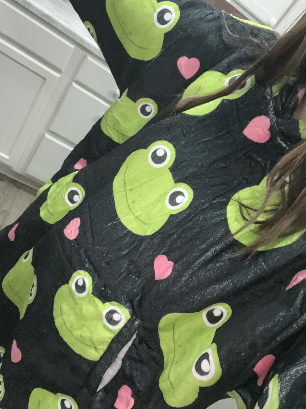 Frog Gifts for Women, Wearable Fleece Frog Blanket Hoodie, Super Soft Warm Cozy with Giant Pocket - One Size Fits Most Customer Review Frog Gifts for Women, Wearable Fleece Frog Blanket Hoodie, Super Soft Warm Cozy with Giant Pocket - One Size Fits Most - Customer Photo 1
