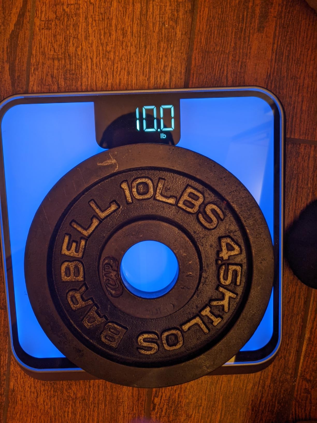 RENPHO Smart Body Fat Scale with Light, Fitness Equipment with RGB Lighting, Rechargeable Scale with BMI, Body Fat, Muscle Mass, Color Changing with Weight Variation, Elis Chroma - Customer Photo 5