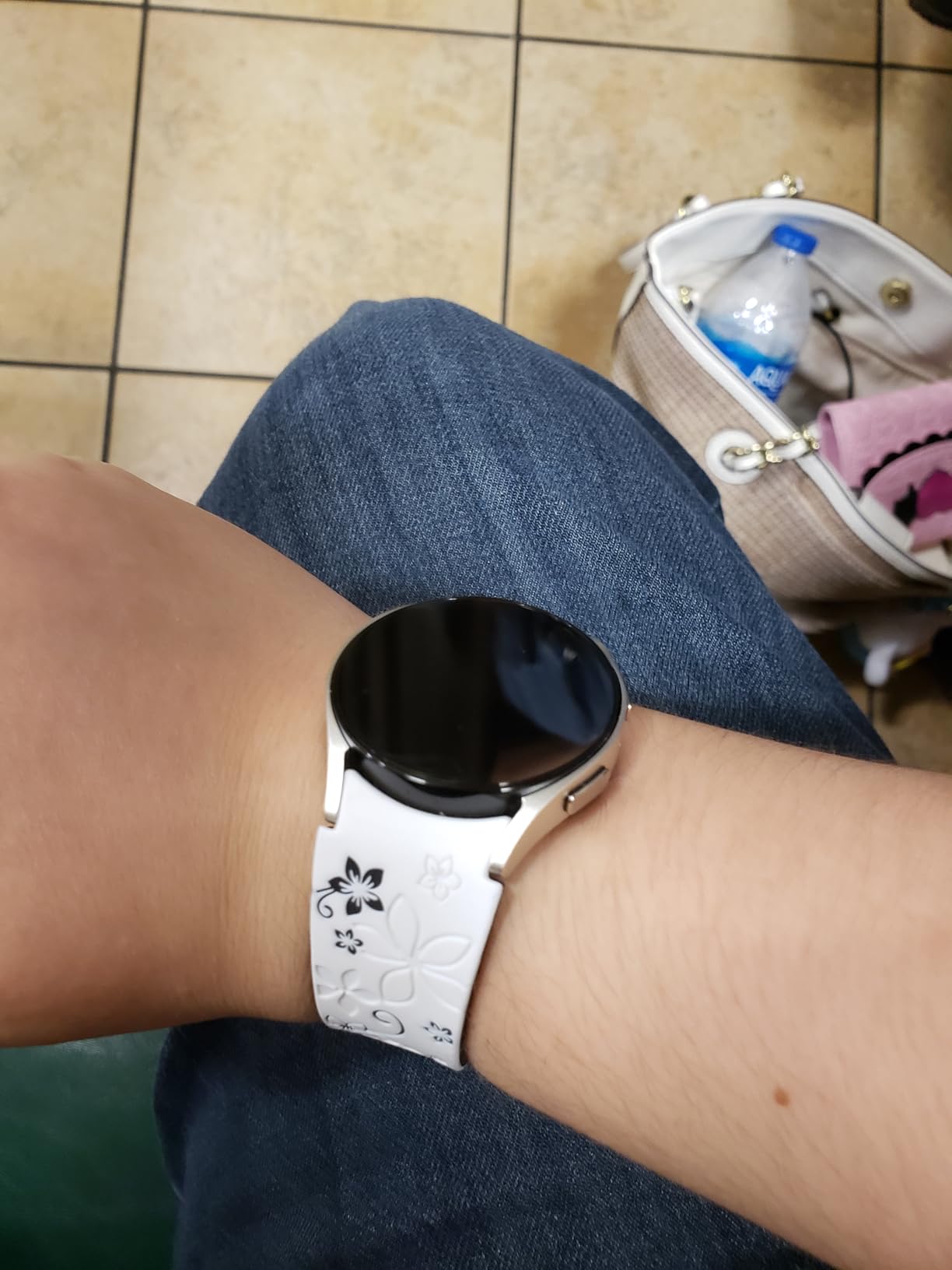 SAMSUNG Galaxy Watch 6 40mm Bluetooth Smartwatch w/ Fitness Tracker, Personalized HR Zones, Advanced Sleep Coaching, Heart Monitor, BIA Sensor, US Version, Graphite (Renewed) - Customer Photo 2