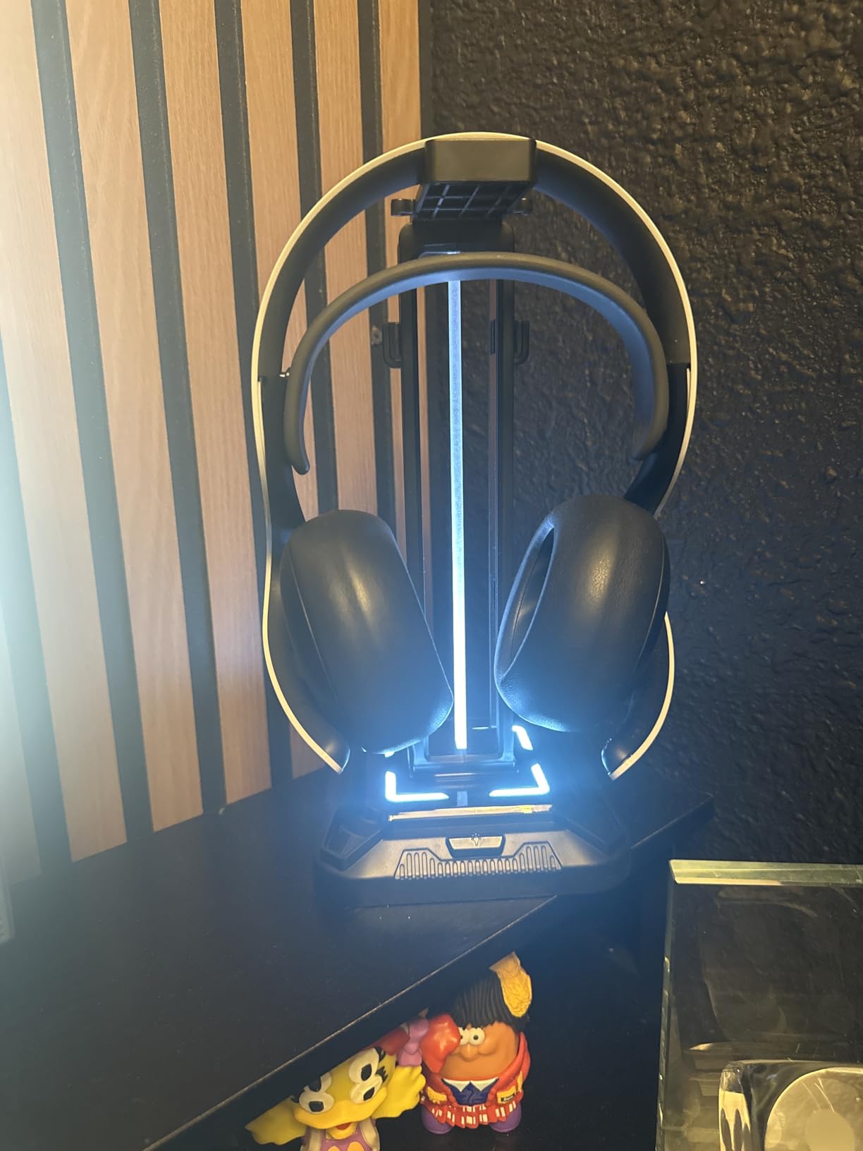 KDD RGB Headset Stand with 9 Light Modes - Controller Holder for Desk - Rotatable Headphone Stand & Detachable Controller Hook for PC Earphone Accessories(Black) - Customer Photo 1