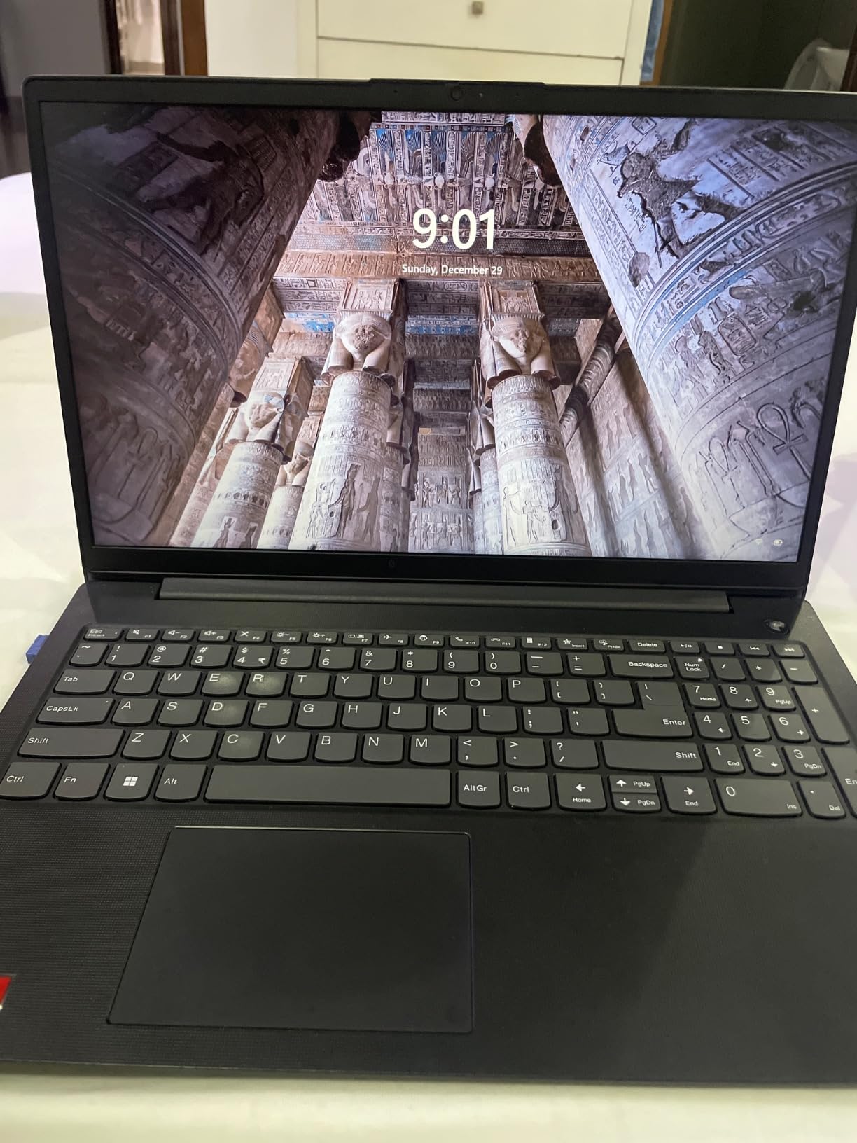 V15 Laptop, 15.6