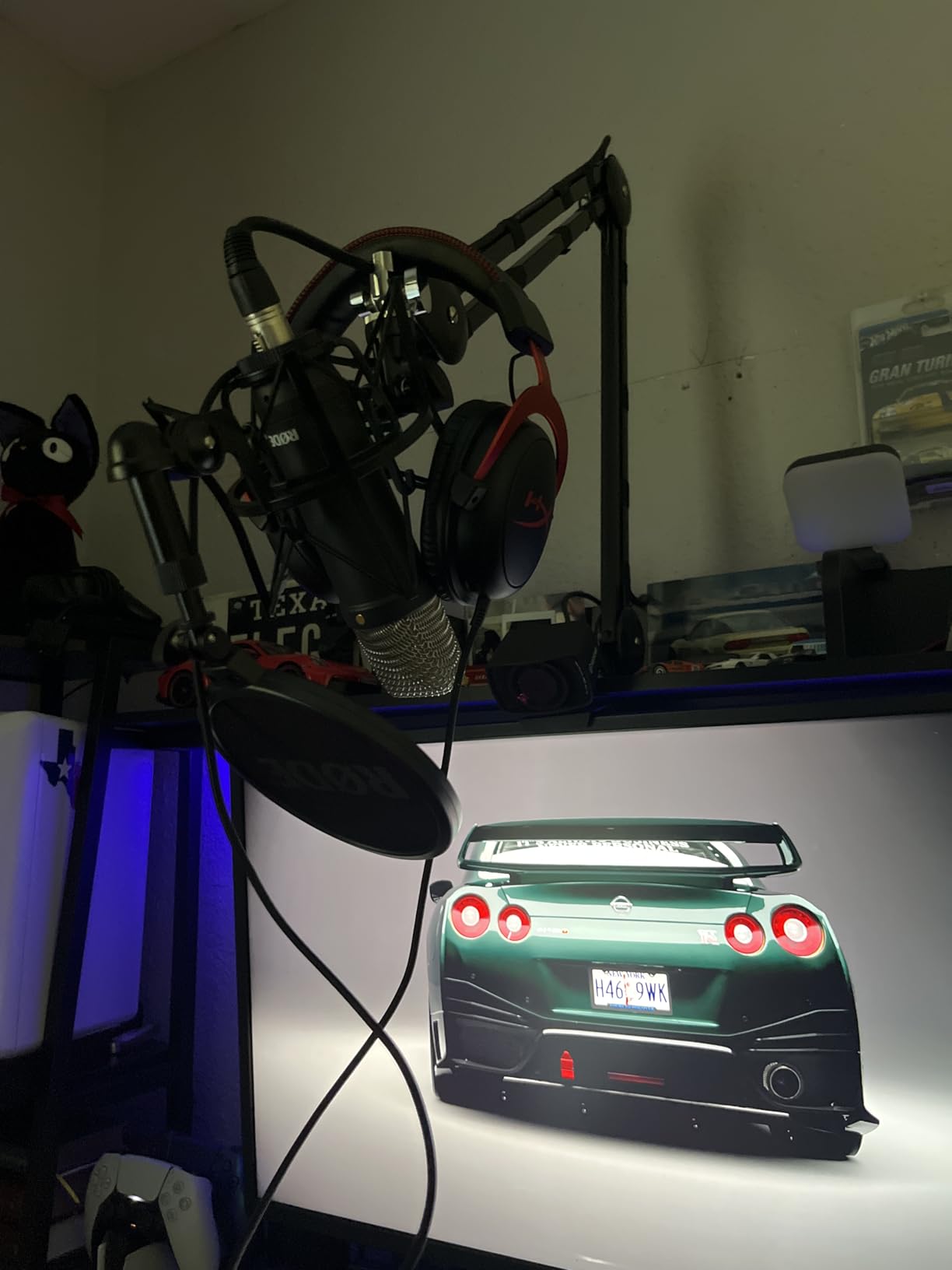 RØDE NT1 Signature Series Condenser Microphone with SM6 Shockmount and Pop Filter - Black - Customer Photo 1