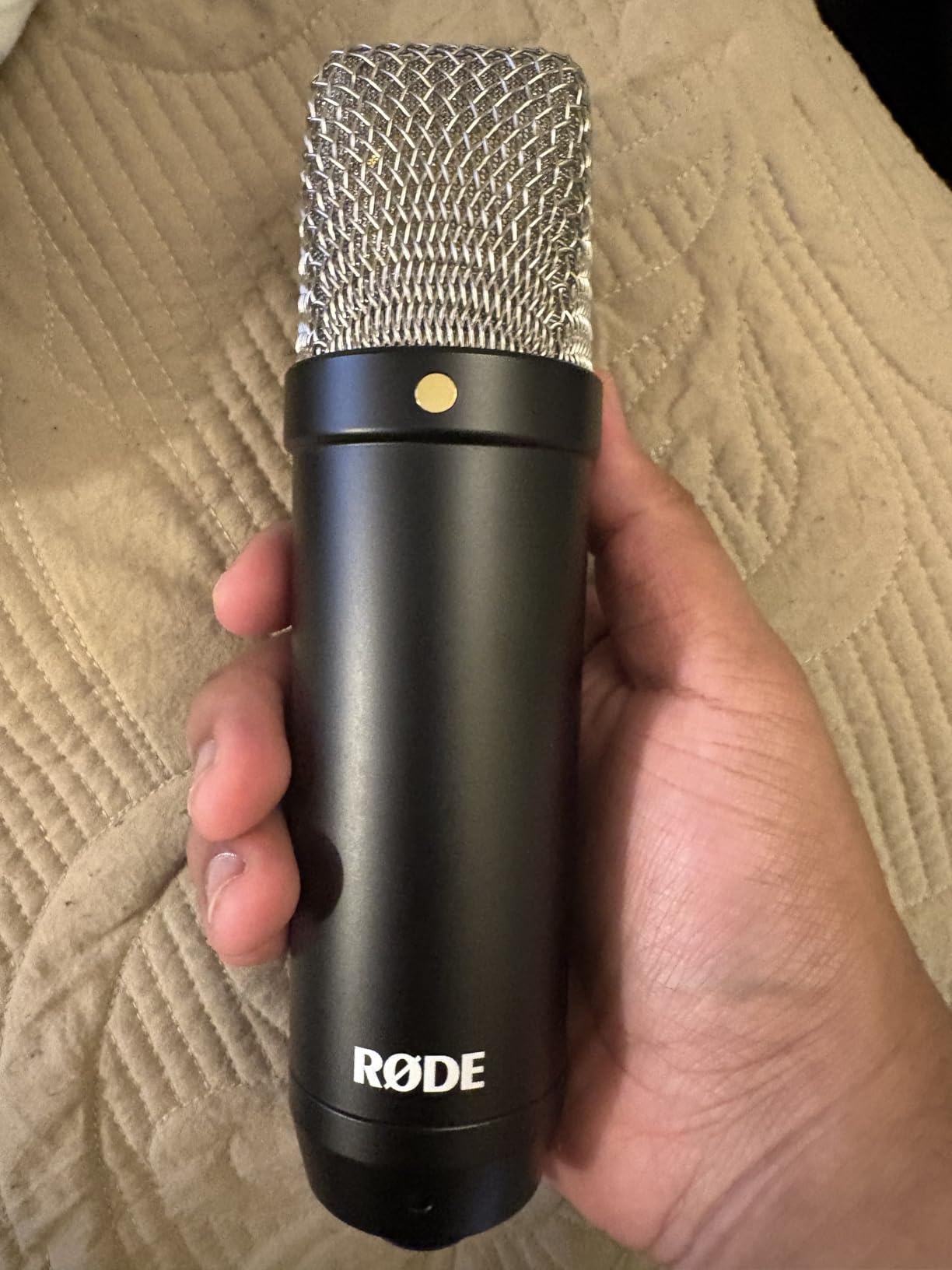 RØDE NT1 Signature Series Condenser Microphone with SM6 Shockmount and Pop Filter - Black - Customer Photo 2