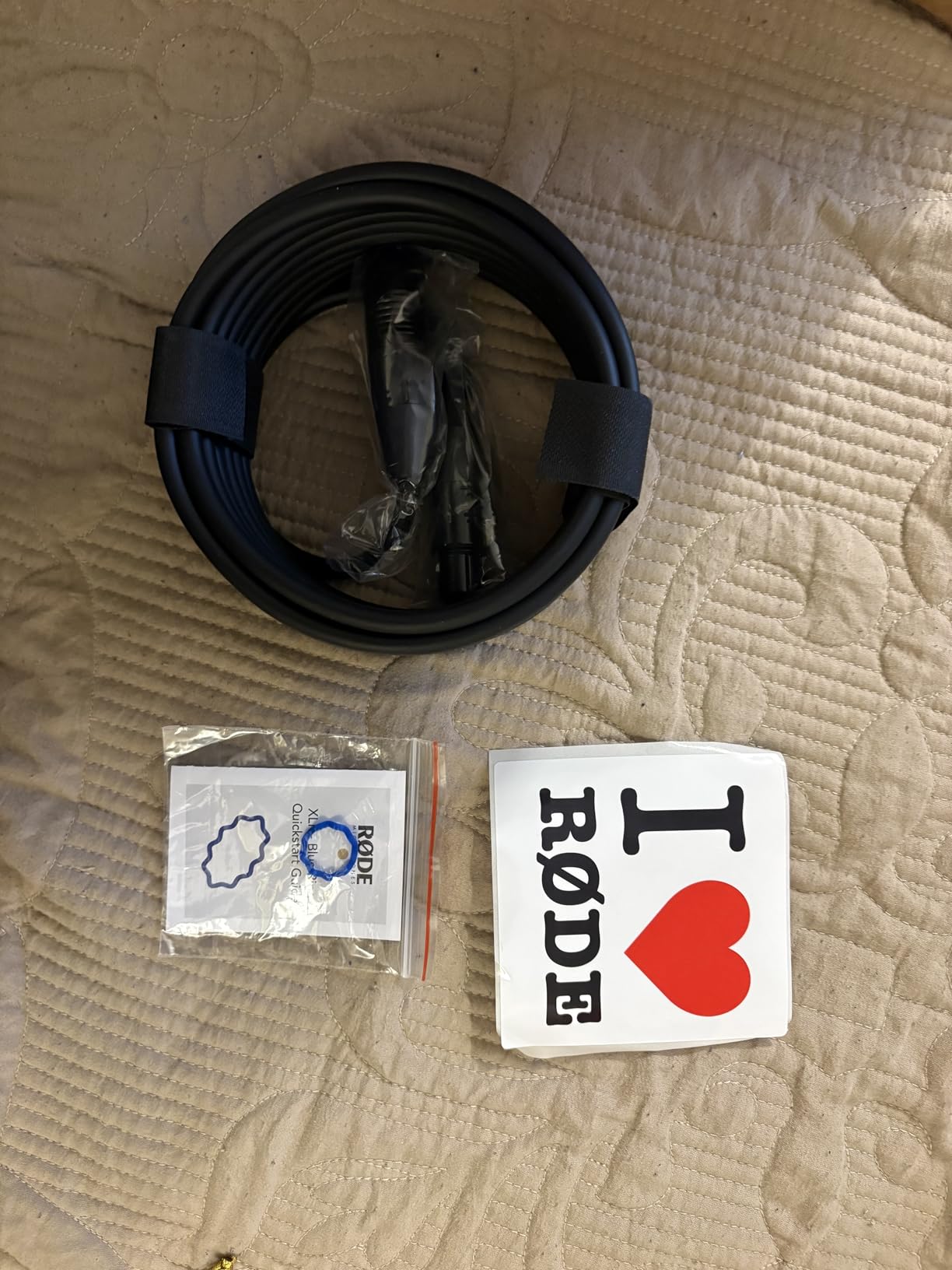 RØDE NT1 Signature Series Condenser Microphone with SM6 Shockmount and Pop Filter - Black - Customer Photo 5