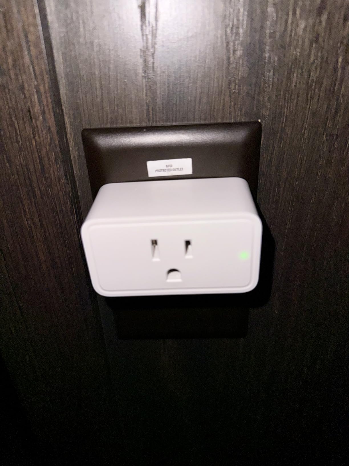 Amazon Basics Smart Plug, Works with Alexa Only, 2.4 GHz Wi-Fi, No Hub Required, 1 Pack, White - Customer Photo 4