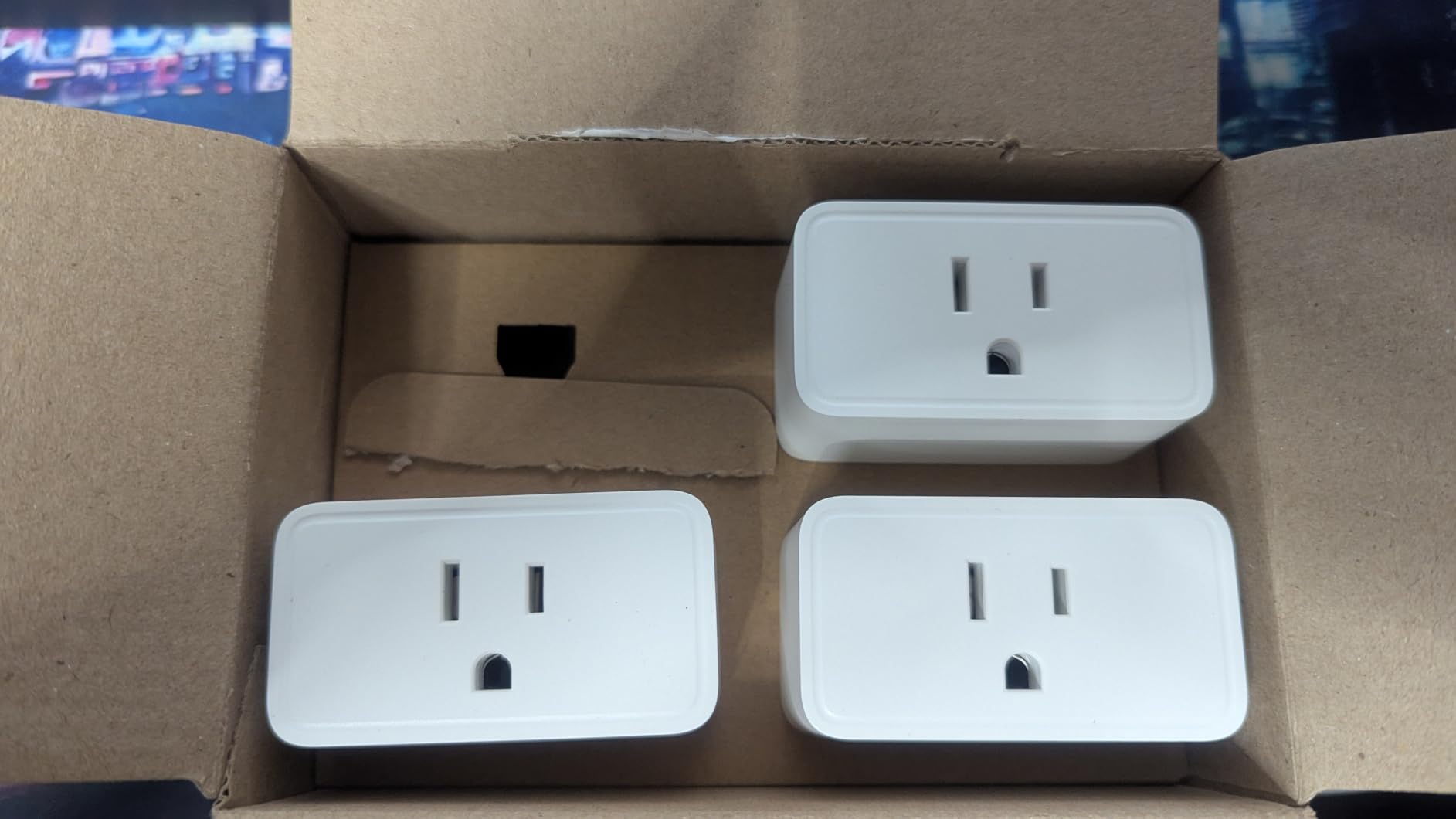 Amazon Basics Smart Plug, Works with Alexa Only, 2.4 GHz Wi-Fi, No Hub Required, 2 Pack, White - Customer Photo 2