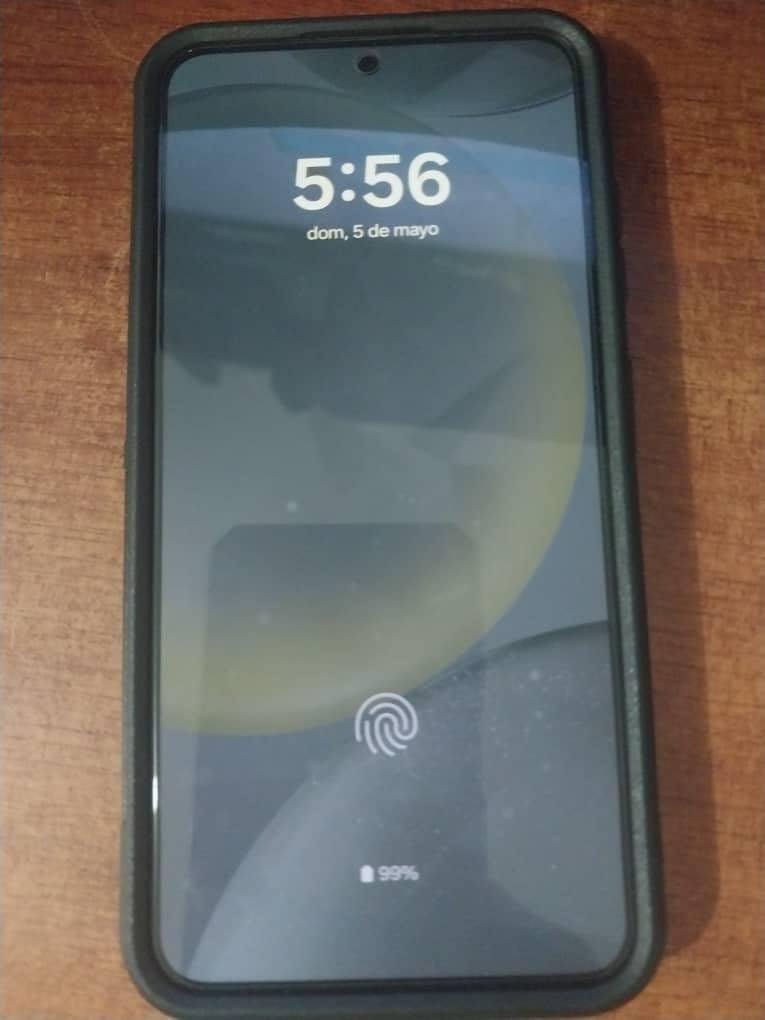 Samsung Galaxy S24 Cell Phone, 256GB AI Smartphone, Unlocked Android, 50MP Camera, Fast Processor, Long Battery Life, AMOLED Display, US Version, 2024, Onyx Black - Customer Photo 1