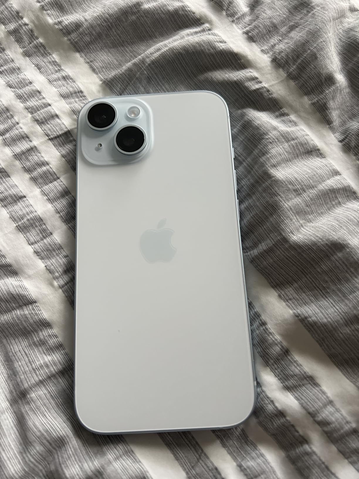 Apple iPhone 15, 128GB, Blue - Unlocked (Renewed) customer photo 2