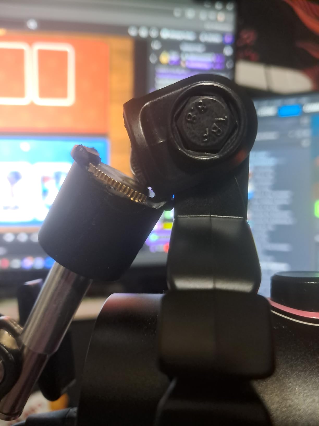 MAONO XLR/USB Dynamic Microphone Kit, RGB Podcast Mic with Software, Mute, Gain Knob, Volume Control, Boom Arm for Streaming, Gaming, Voice-Over, Recording-PD200XS Black - Customer Photo 4