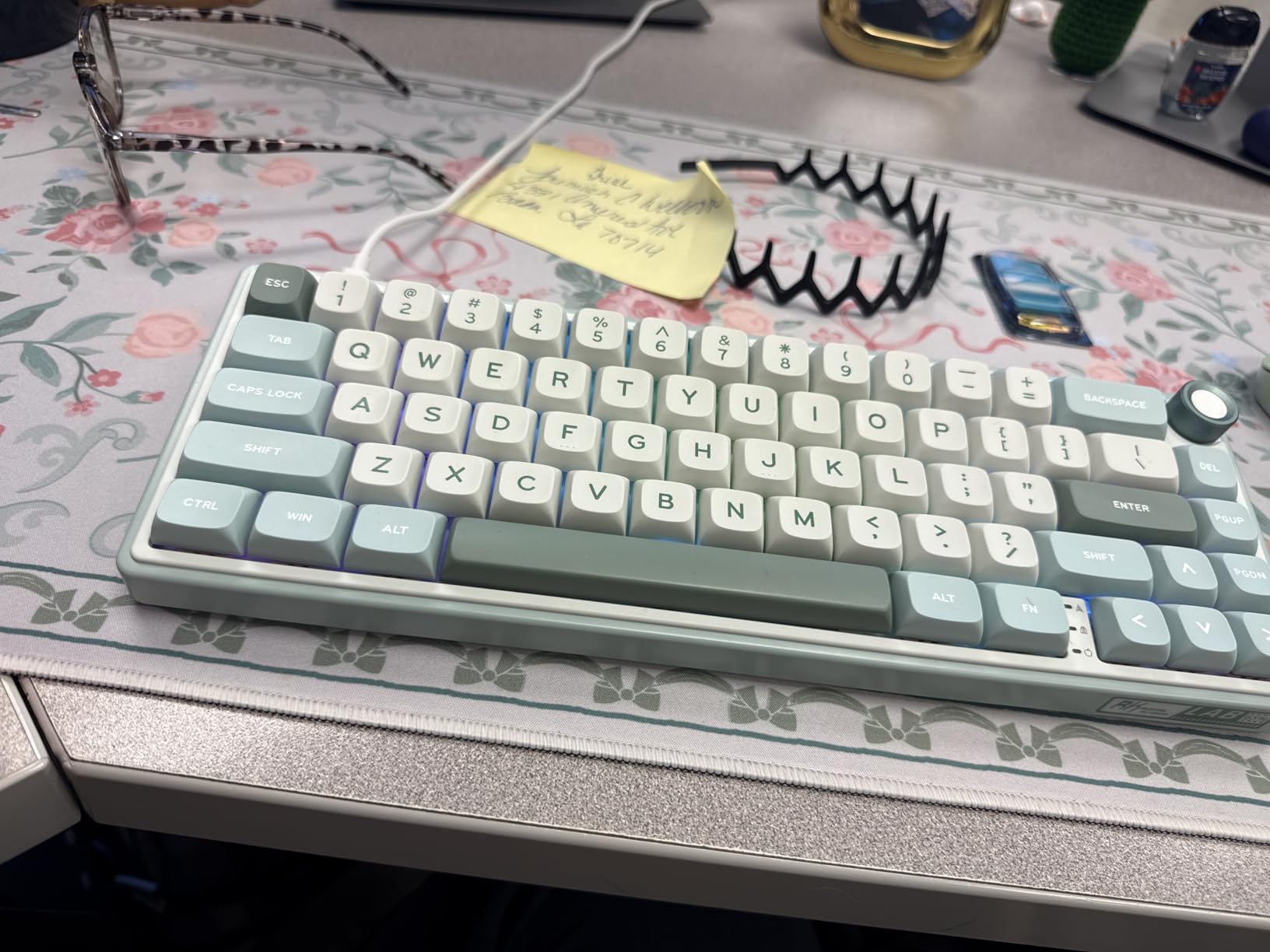 RK ROYAL KLUDGE R65 Wired Gaming Keyboard with Volume Knob, 60% Percent RGB Backlit Mechanical Keyboard Gasket Mount with PBT Keycaps, MDA Profile, QMK/VIA, 66 Keys Hot Swappable Cream Switch, Black - Customer Photo 2