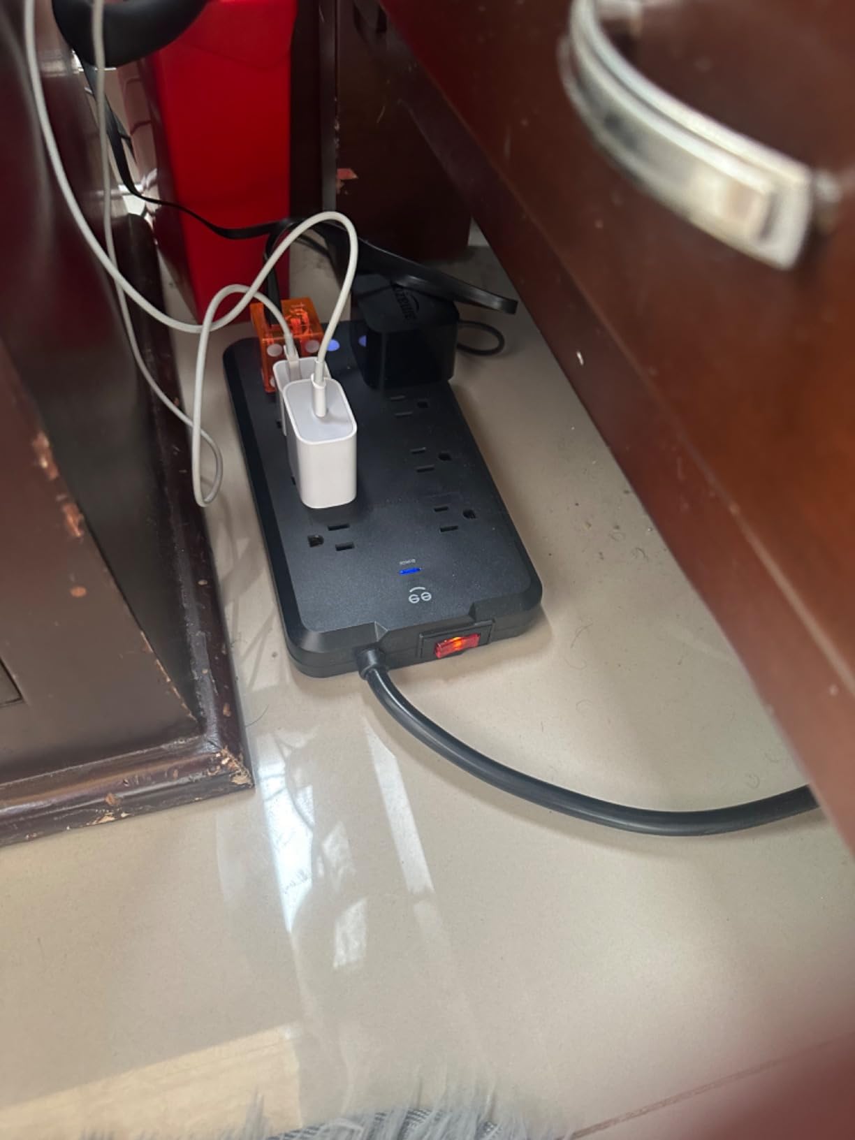 Geeni Surge Ultra Smart 6-Outlet Surge Protector – WiFi Smart Power Strip with 3 USB Ports, Voice Control, Energy Monitoring, 900 Joules Protection, Compatible with Alexa & Google Assistant - Customer Photo 3