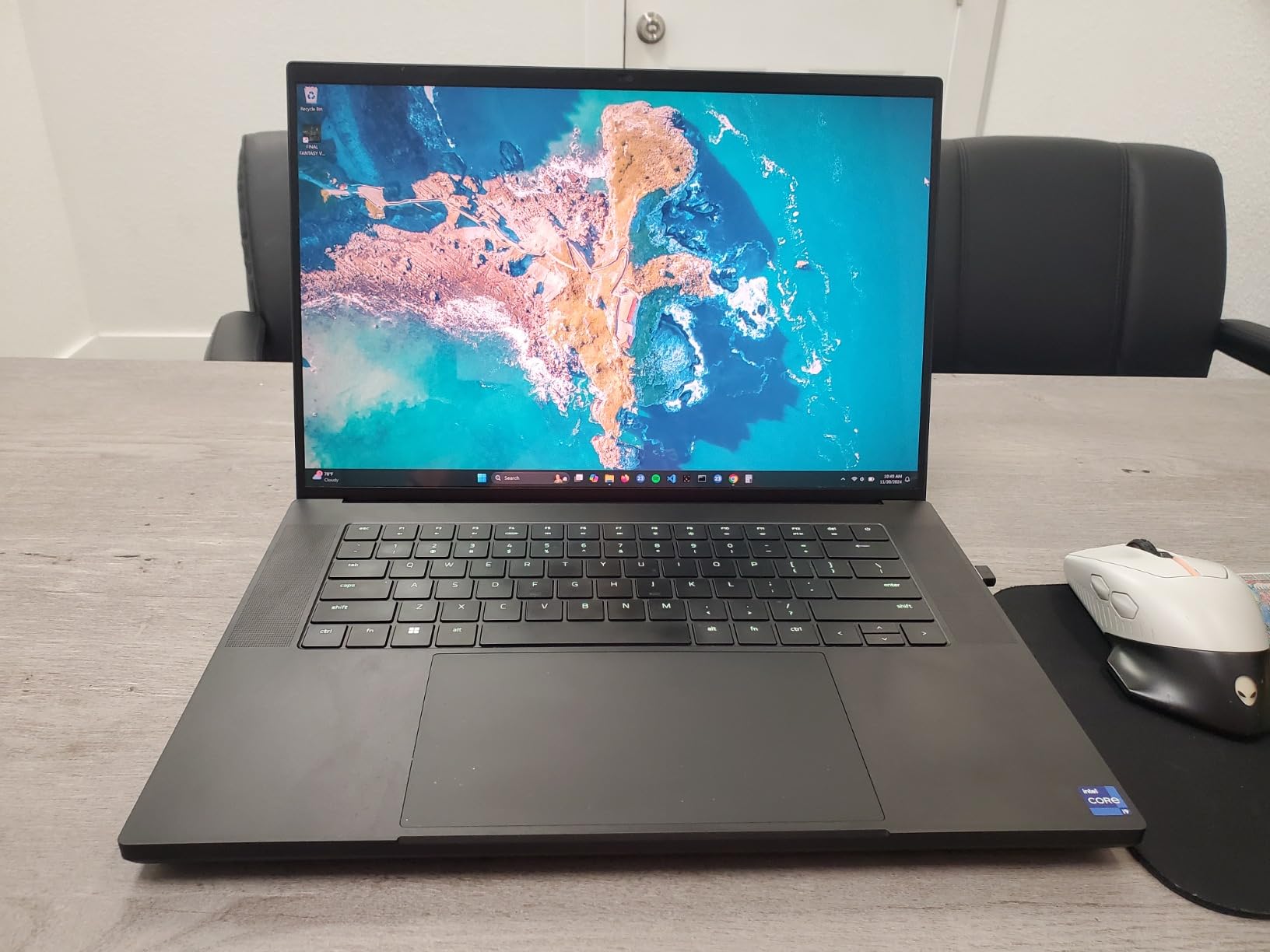 Razer Blade 16 Gaming Laptop: NVIDIA GeForce RTX 4090 - Intel Core i9-14900HX 14th Gen CPU - 16