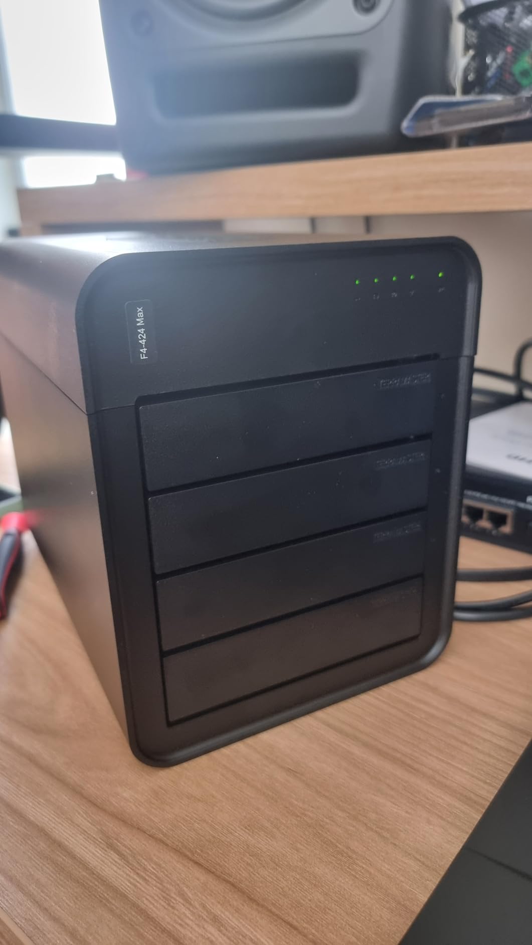 TERRAMASTER F4-424 Pro NAS Storage - 4Bay Core i3-N305 8-Core 8-Thread CPU, 32GB DDR5 RAM, 2.5GbE Port x 2, Network Attached Storage Peak Performance for Business (Diskless) Black customer photo 2