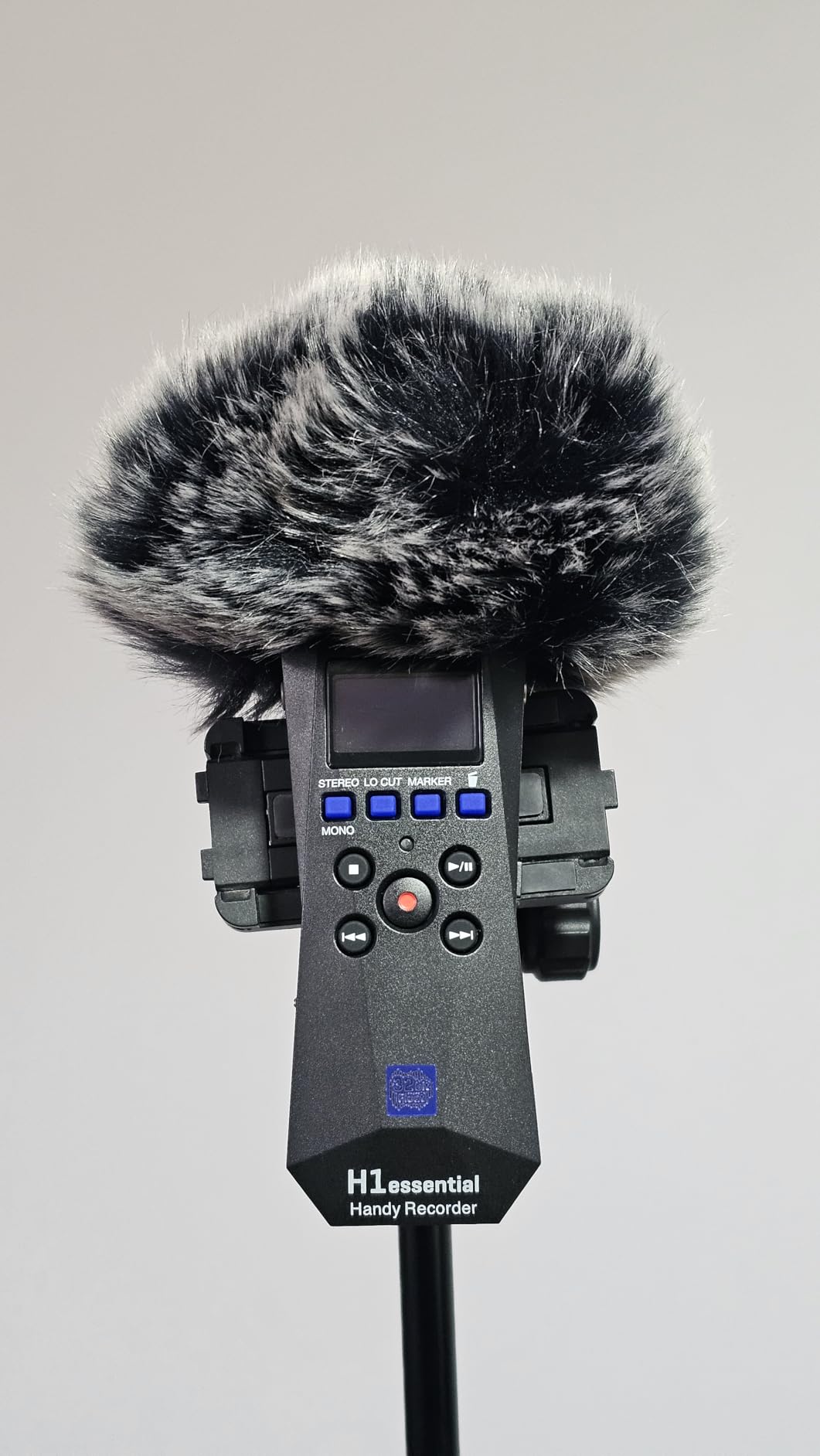 Zoom H1essential Stereo Handy Recorder with 32-Bit Float, Accessibility, X/Y Microphones, Record to SD Card, USB Microphone, Portable, for Musicians, Podcasters, Filmmakers, & Content Creators - Customer Photo 1