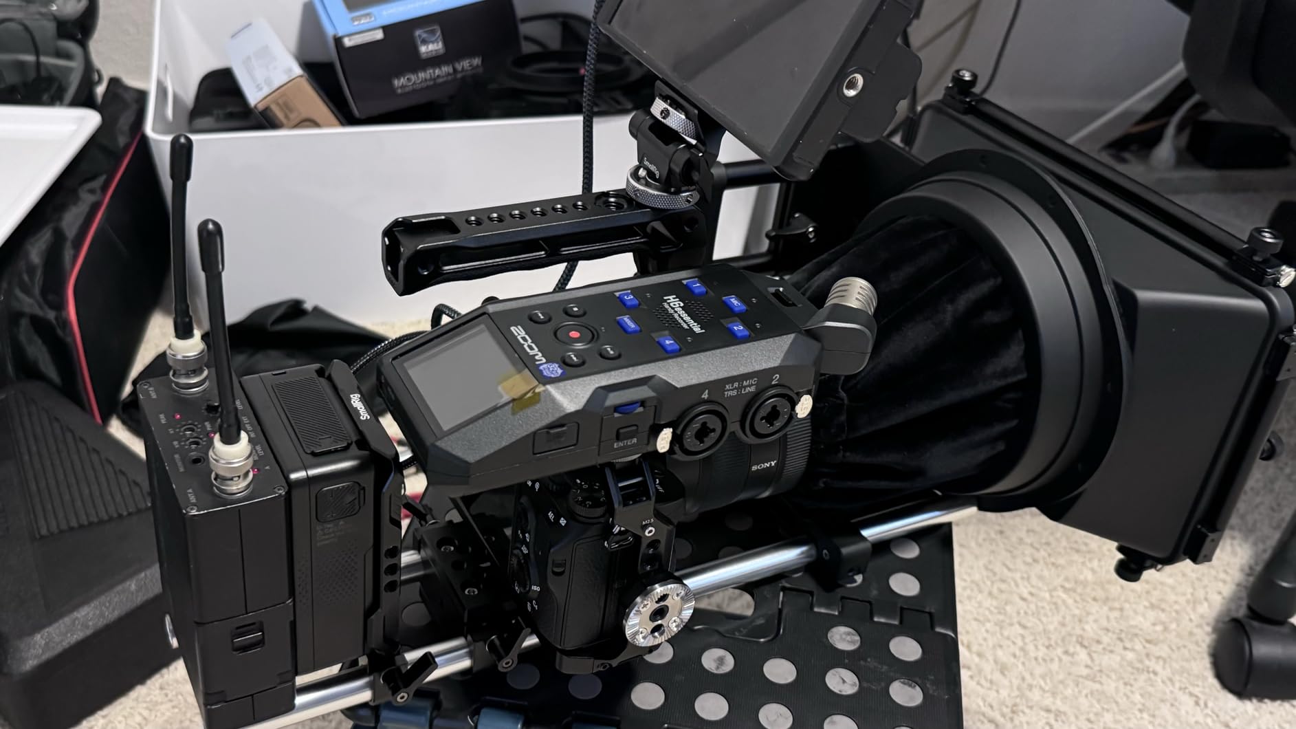 Zoom H6essential with 32-Bit Float, Accessibility, 6-Track Portable Recorder, Stereo Microphones, 4 XLR/TRS Inputs, Records to SD Card, USB Audio Interface, for Musicians, Podcasters, Filmmakers - Customer Photo 1