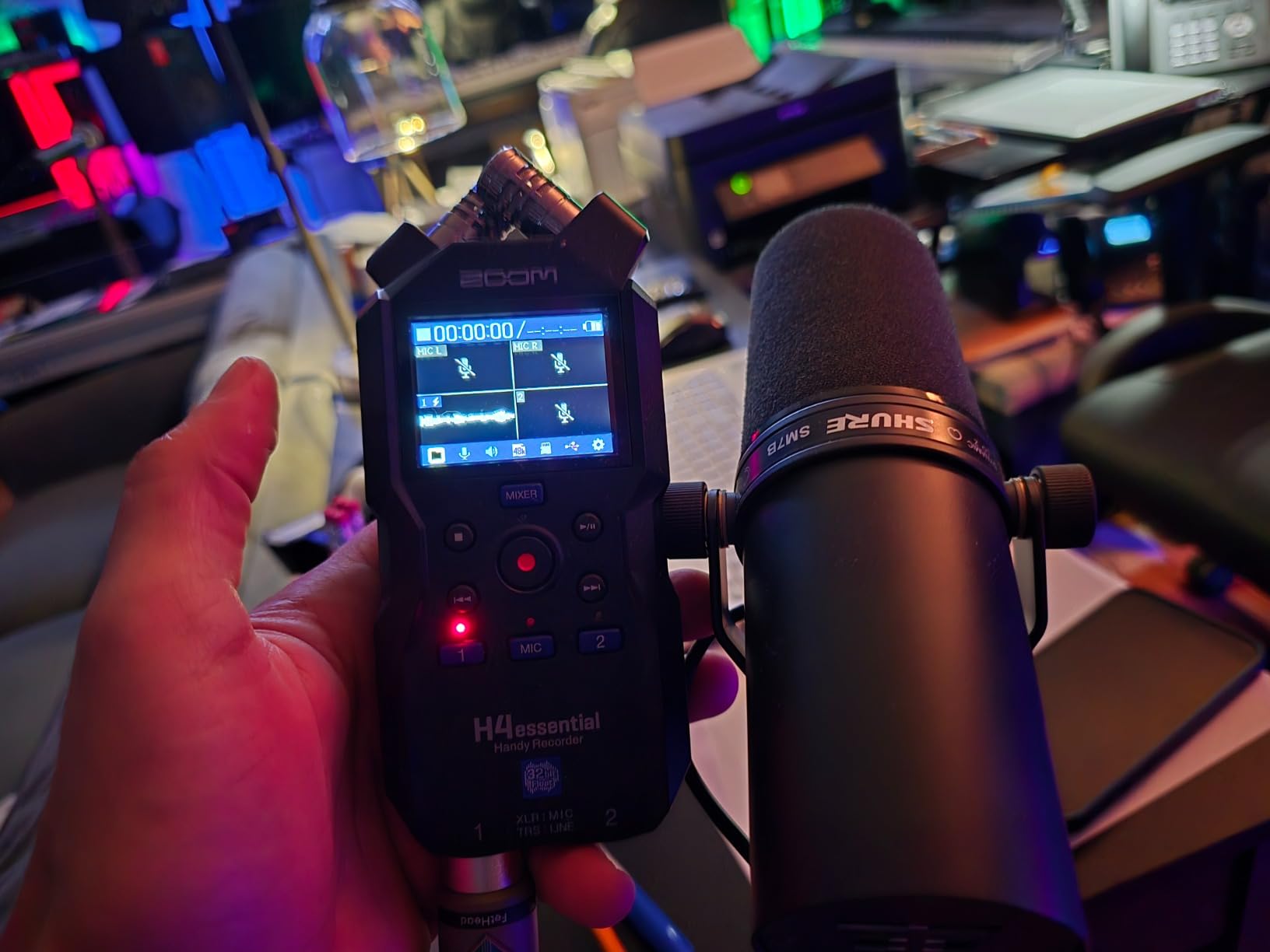 Zoom H4essential 4-Track Handy Recorder with 32-Bit Float, Accessibility, Stereo Microphones, 2 XLR/TRS Combo Inputs, Record to SD Card, USB Interface, for Musicians, Podcasters, Filmmakers - Customer Photo 2
