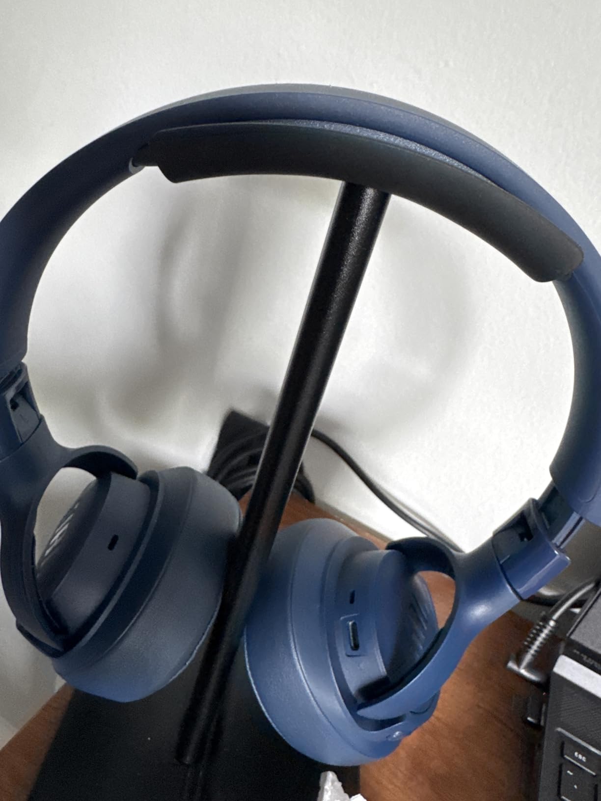 JBL Tune 770NC - Adaptive Noise Cancelling with Smart Ambient Wireless Over-Ear Headphones, Bluetooth 5.3, Up to 70H Battery Life with Speed Charge, Lightweight, Comfortable & Foldable Design (Black) - Customer Photo 3