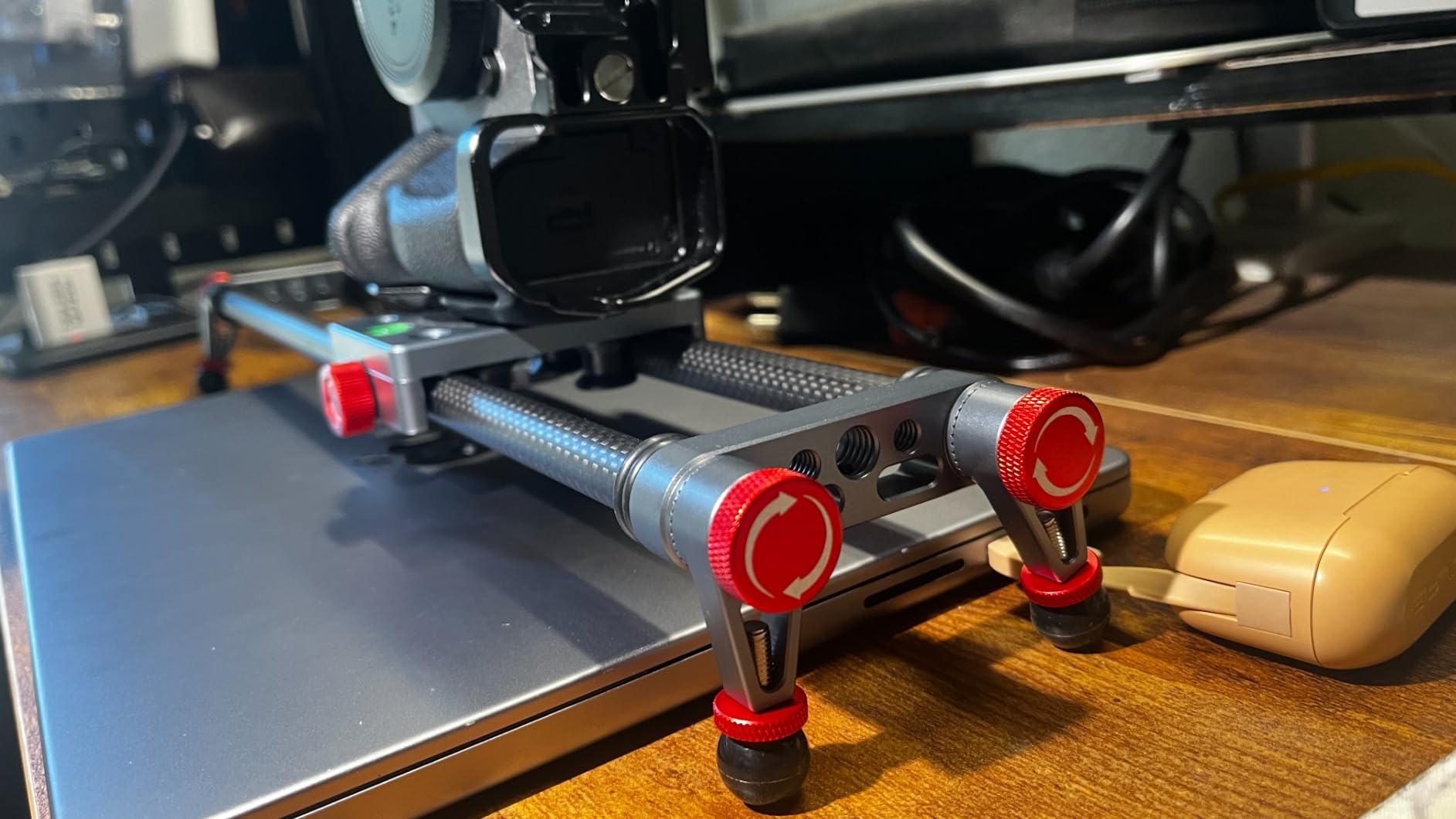 NEEWER 16in/40cm Carbon Fiber Camera Slider with 360° Ball Head/Phone Clamp/Action Camera Mount, Dolly Rail Track with 4 Bearings & Adjustable Legs, Compatible with GoPro Insta360 iPhone Android, CS1M - Customer Photo 3