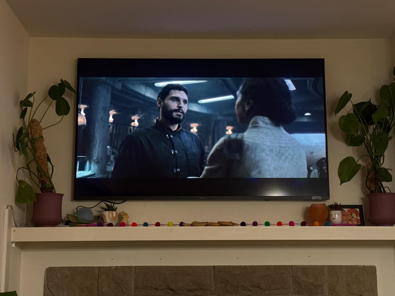 Roku Smart TV – 55-Inch Pro Series 4K QLED RokuTV with Backlit Roku Voice Remote Pro, Dolby Vision IQ, 120Hz Refresh Rate – Live Local News, Sports, Gaming - Customer Photo 2