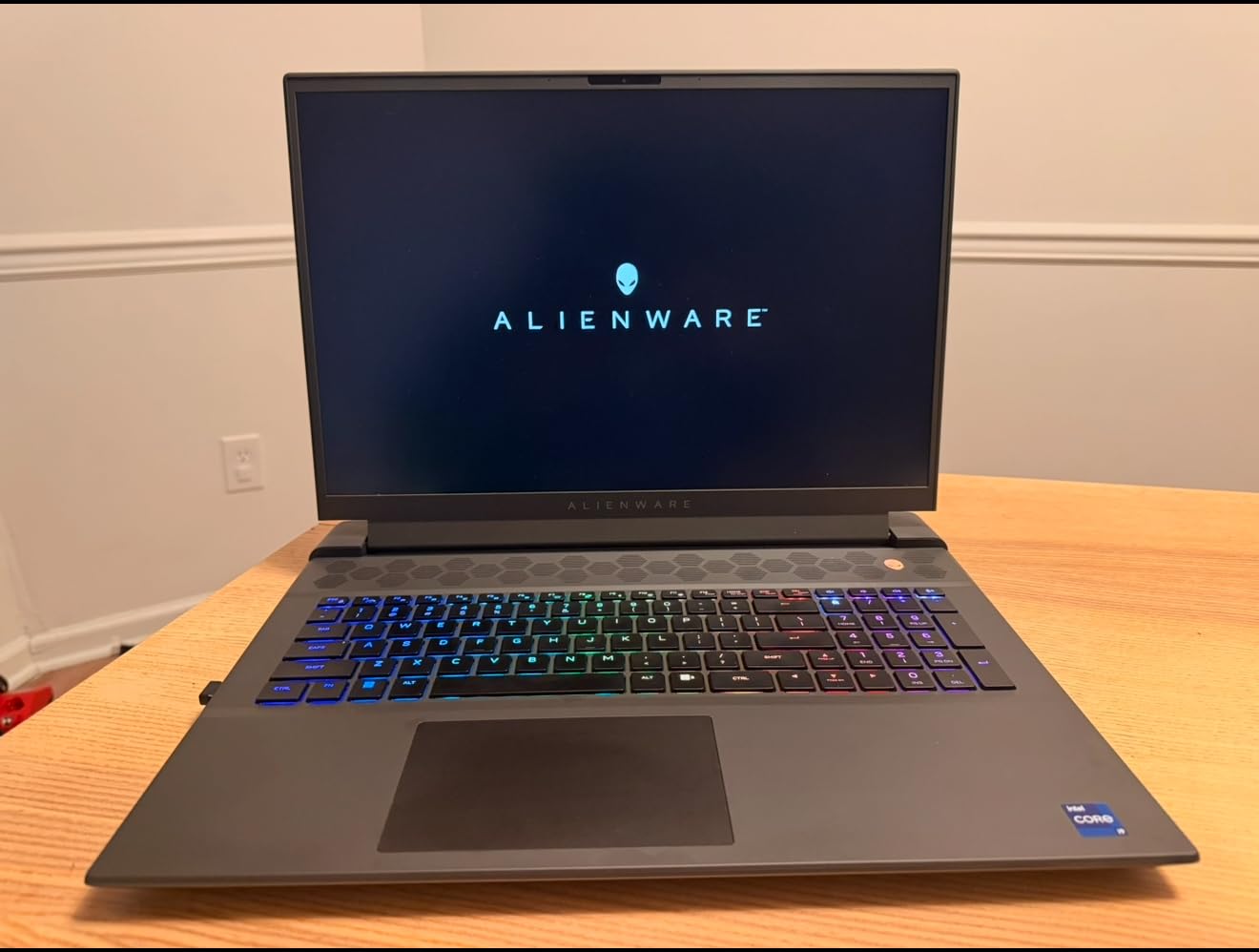 Alienware M18 R2 Gaming Laptop - 18 QHD+ 165Hz 3ms Display, Intel Core i9-14900HX, 32GB DDR5 RAM, 1TB SSD, NVIDIA GeForce RTX 4080 12 GB GDDR6, Windows 11 Home, Onsite Service - Dark Metallic Moon - Customer Photo 3