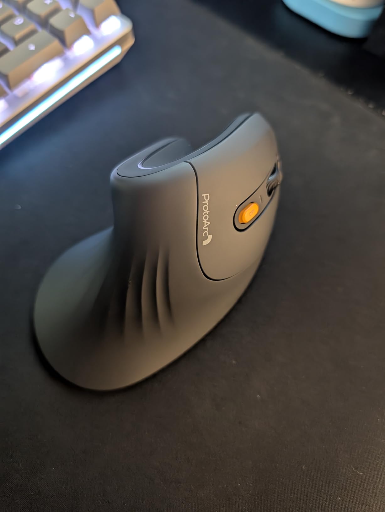 ProtoArc Ergonomic Mouse, EM11 NL Bluetooth Rechargeable Wireless Vertical Mouse, 3 Multi-Device Connectivity for Computer/PC/Laptop, 2.4GHz USB-A Optical Mice for Windows, Mac OS, Black customer photo 2