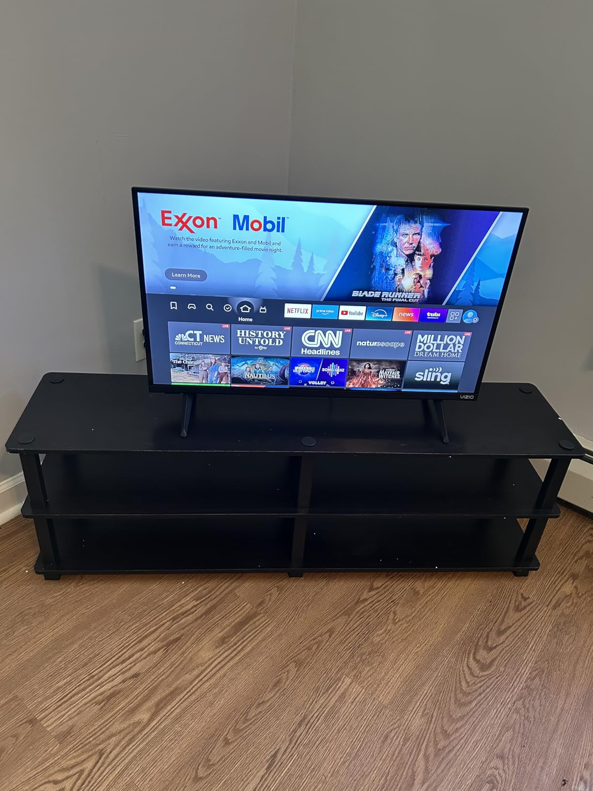 VIZIO 32-inch Full HD 1080p Smart TV with DTS Virtual: X, Alexa Compatibility, Google Cast Built-in, Bluetooth Headphone Capable, (VFD32M-08 New) - Customer Photo 1