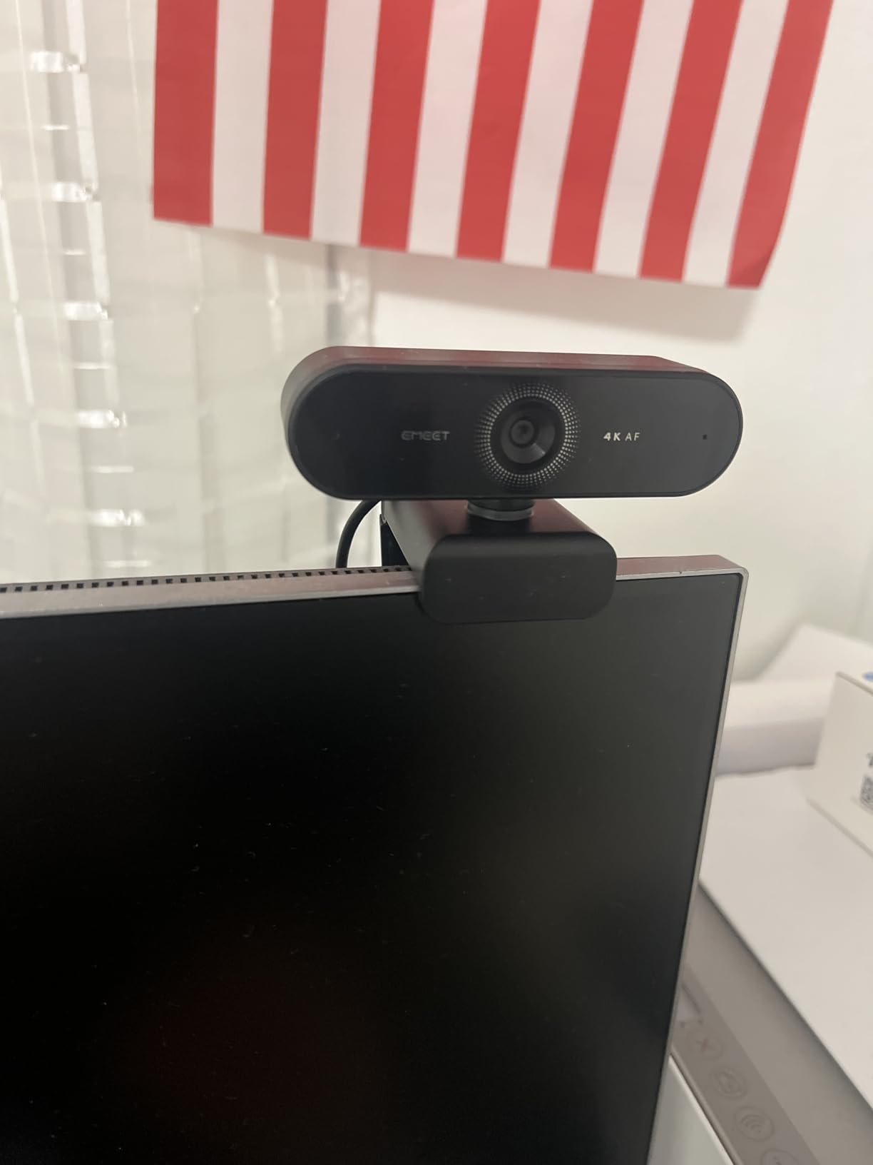 EMEET NOVA 4K Webcam for PC - Ultra 4K HD, PDAF Autofocus, Dual Noise-Cancelling Mics, 73° FOV, Auto Light Correction, USB-A, Privacy Cover, Ideal for High-End Business Meetings&Live Streaming - Customer Photo 4