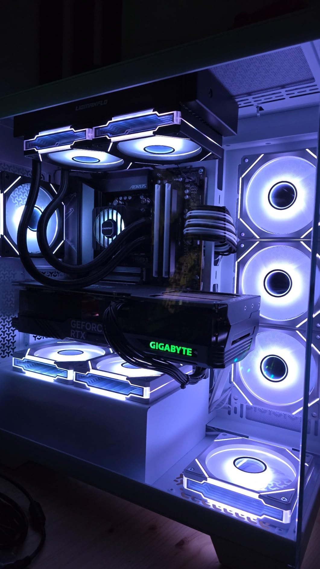 CORSAIR 3500X ARGB Mid-Tower ATX PC Case – Panoramic Tempered Glass – Reverse Connection Motherboard Compatible – 3X CORSAIR RS120 ARGB Fans Included – White - Customer Photo 2