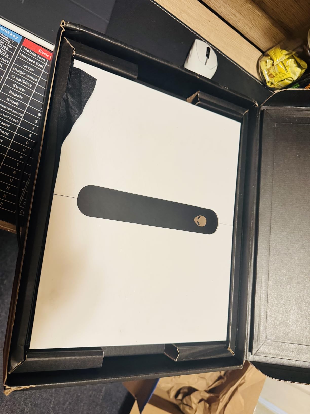 Alienware X16 R2 Gaming Laptop - 16-inch QHD+ 240Hz 3ms Display, Intel Core Ultra 9-185H, 32GB LPDDR5X RAM, 1TB SSD, NVIDIA GeForce RTX 4080 12GB GDDR6, Windows 11 Home, Onsite Service - Lunar Silver - Customer Photo 3