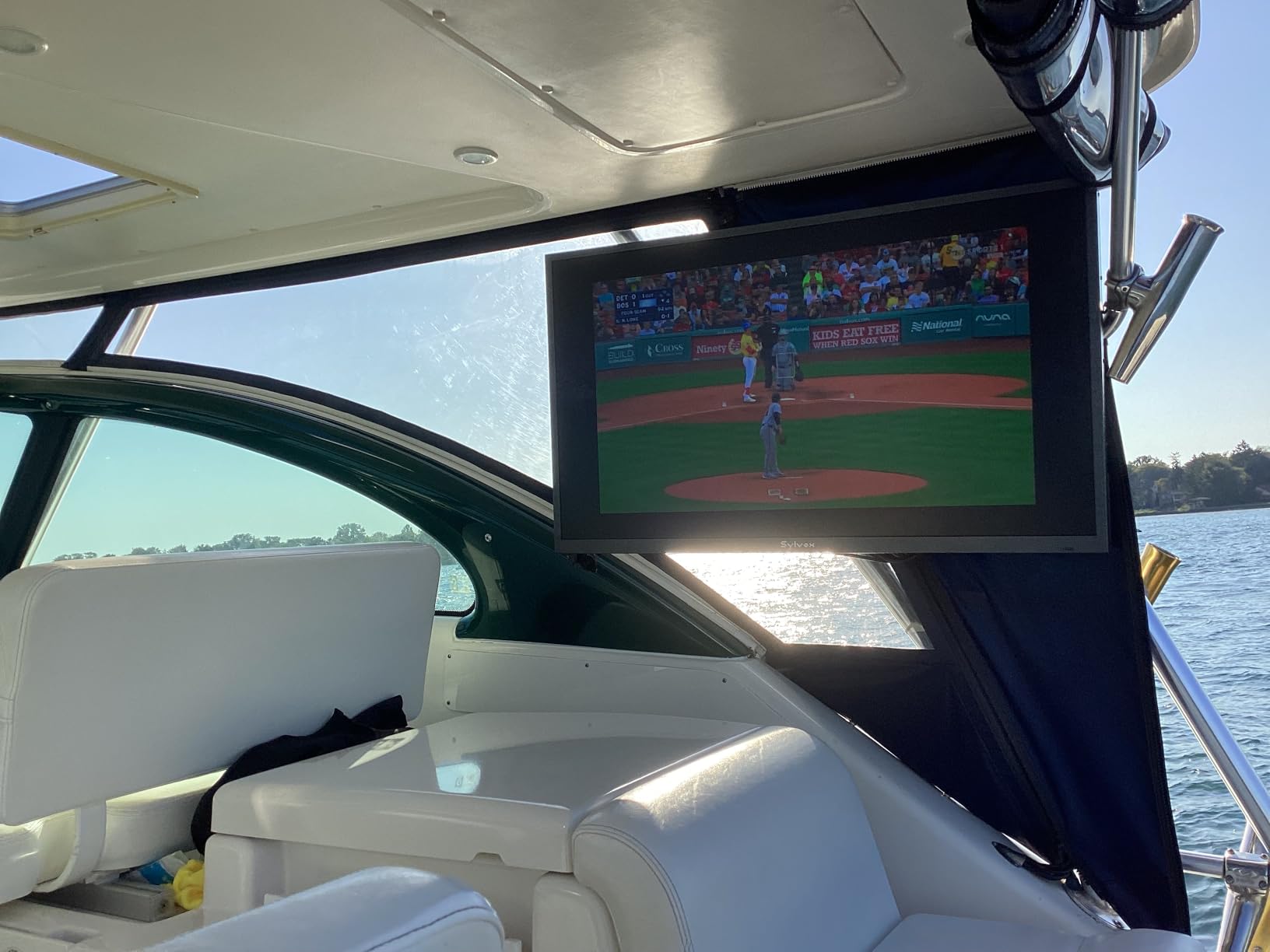 SYLVOX Outdoor TV, 43-Inch Waterproof Smart TV, 2000 nits Full Sun TV, 4K, Dolby Atmos, HDR10, Weatherproof Television with Voice Assistant Remote (Pool Pro 2.0, Latest Model) - Customer Photo 1