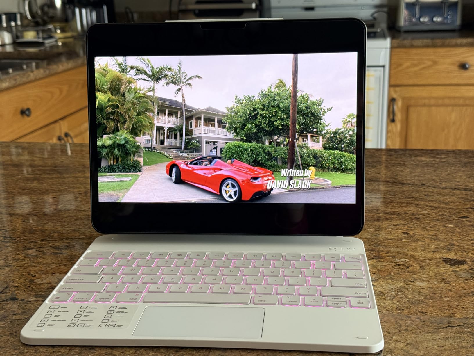 iPad Pro 13-Inch (M4): Built for Apple Intelligence, Ultra Retina XDR Display, 256GB, 12MP Front/Back Camera, LiDAR Scanner, Wi-Fi 6E, Face ID, All-Day Battery Life - Space Black customer photo 2