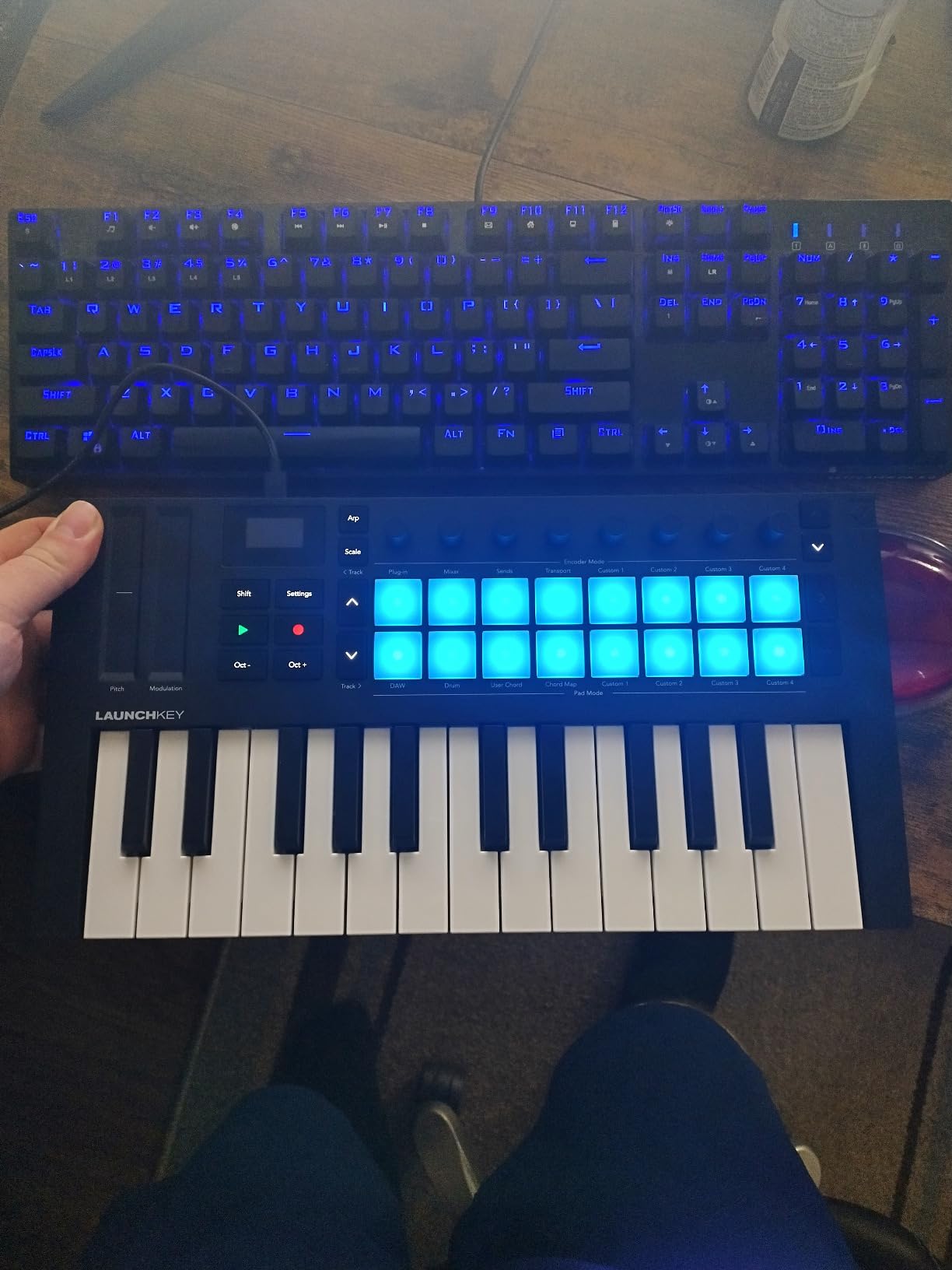 Novation Launchkey 61 MK4 – 61 key Semi-Weighted, USB, MIDI Keyboard Controller with DAW Integration. Chord & Scale Modes, 8 Drum Pads, & Arpeggiator — Includes Software Bundle for Music Production Customer Review Novation Launchkey 61 MK4 – 61 key Semi-Weighted, USB, MIDI Keyboard Controller with DAW Integration. Chord & Scale Modes, 8 Drum Pads, & Arpeggiator — Includes Software Bundle for Music Production - Customer Photo 4