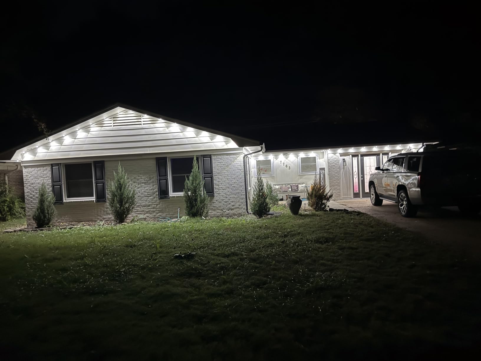 Lepro E1 AI Permanent Outdoor Lights APP Control, 100ft 60 LED Smart RGB+IC+Warm/Cool White House Eave Light for Halloween Christmas, Alexa Google Enabled, 2.4 GHz WiFi/Bluetooth, NO Remote Controller - Customer Photo 3