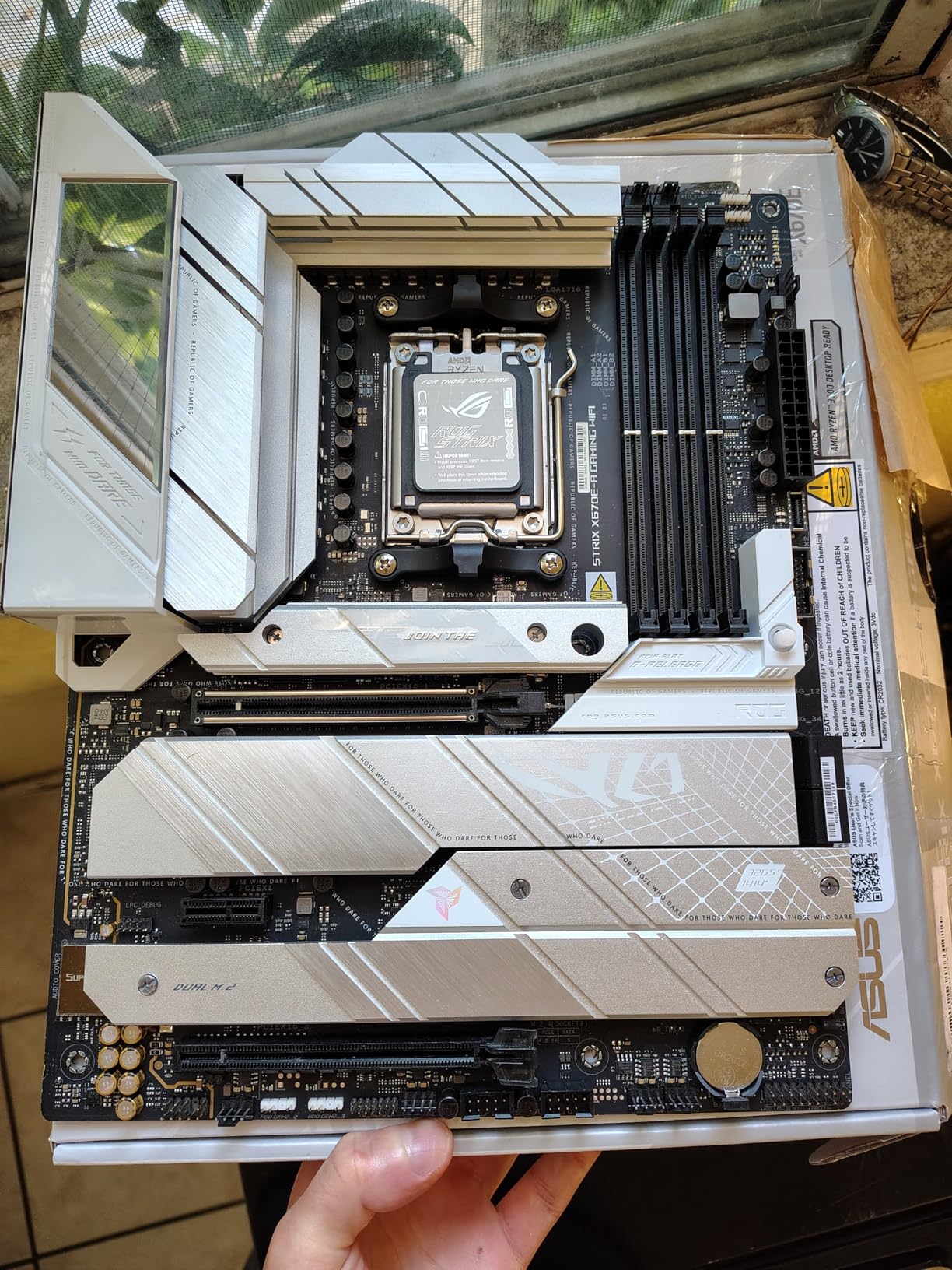 ASUS ROG Strix X870E-E Gaming WiFi AMD AM5 X870 ATX Motherboard 18+2+2 Power Stages, Dynamic OC Switcher, Core Flex, DDR5 AEMP, WiFi 7, 5X M.2, PCIe® 5.0, Q-Release Slim, USB4®, AI OCing & Networking - Customer Photo 3