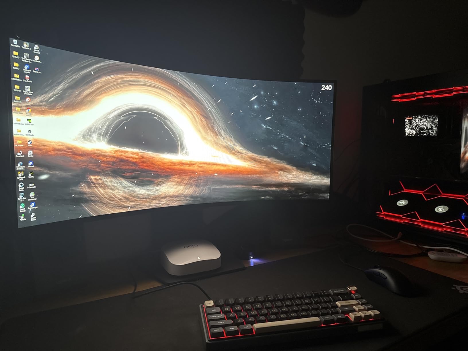 LG ‎27GS93QE 27-inch Ultragear OLED Gaming Monitor QHD 1440p 240Hz 0.03ms DisplayHDR True Black 400 AMD FreeSync Premium Pro NVIDIA G-Sync HDMI 2.1 DisplayPort Tilt/Height/Pivot Stand Black - Customer Photo 2