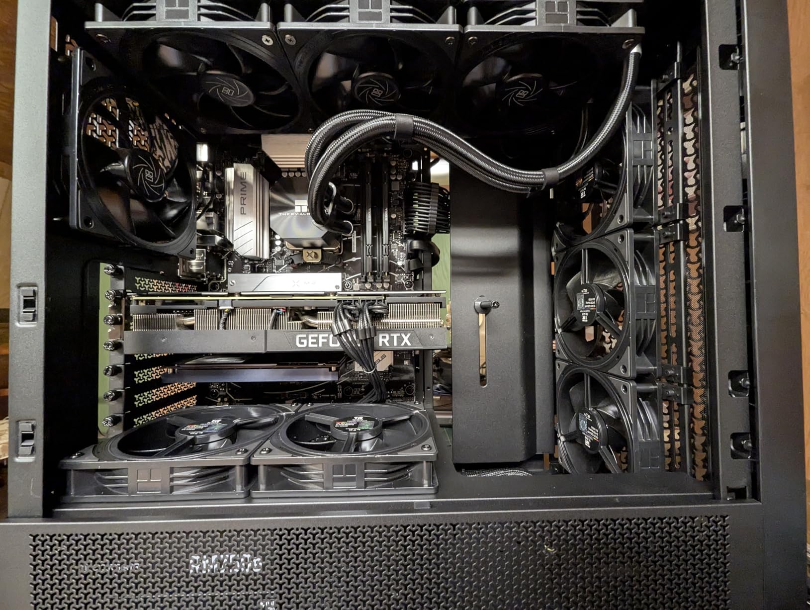 CORSAIR 4000D RS ARGB Frame Modular Mid-Tower ATX PC Case, High Airflow, 3X Pre-Installed RS Fans, InfiniRail Mounting System, ASUS BTF, MSI Zero, Gigabyte Stealth, Black customer photo 1