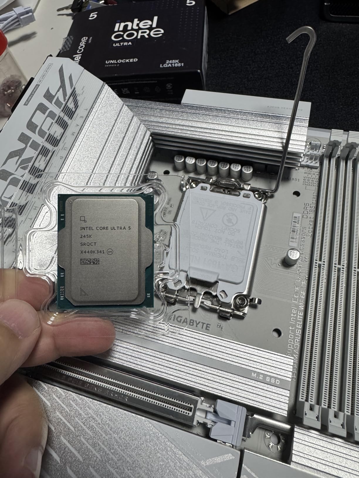 Intel Core Ultra 5 Desktop Processor 245K 14 cores (6 P-cores + 8 E-cores) up to 5.2 GHz customer photo 1