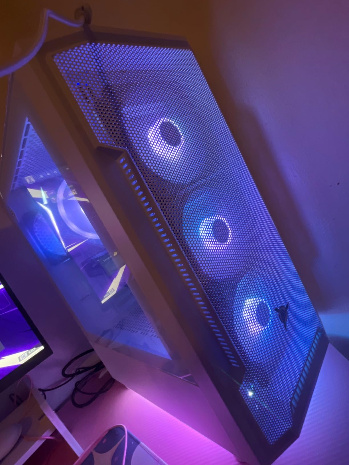 Skytech Gaming Archangel Desktop PC, Ryzen 5 5500 3.6 GHz (4.2GHz), NVIDIA RTX 3050 6GB, 500GB NVMe SSD, 16GB DDR4 RAM 3200, 650W Gold PSU, Wi-Fi, Win 11 - Customer Photo 1